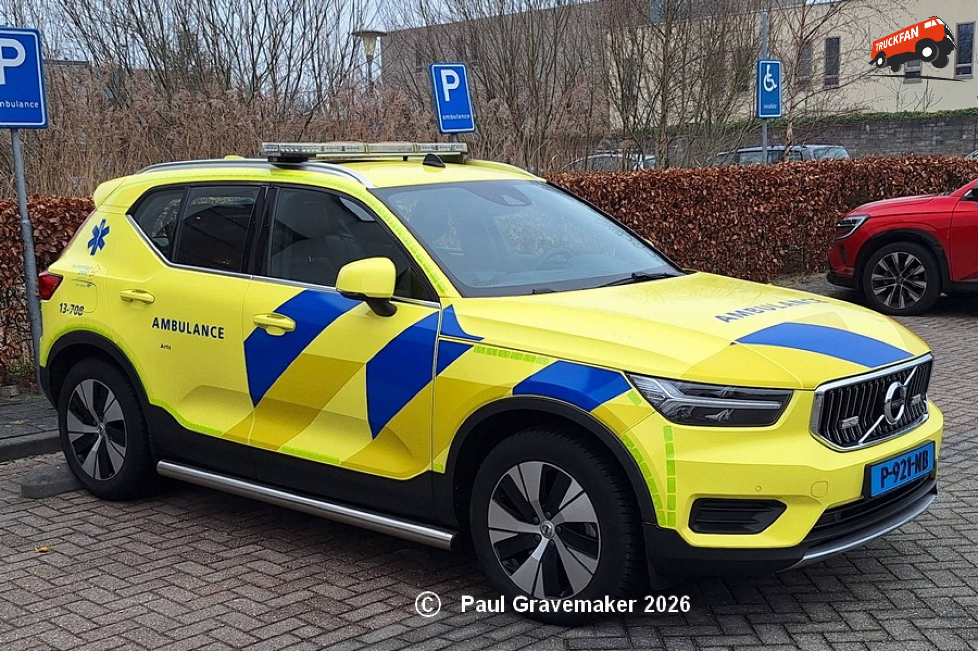 Volvo XC40 bij Huisartsenpost Amstelland in Amstelveen