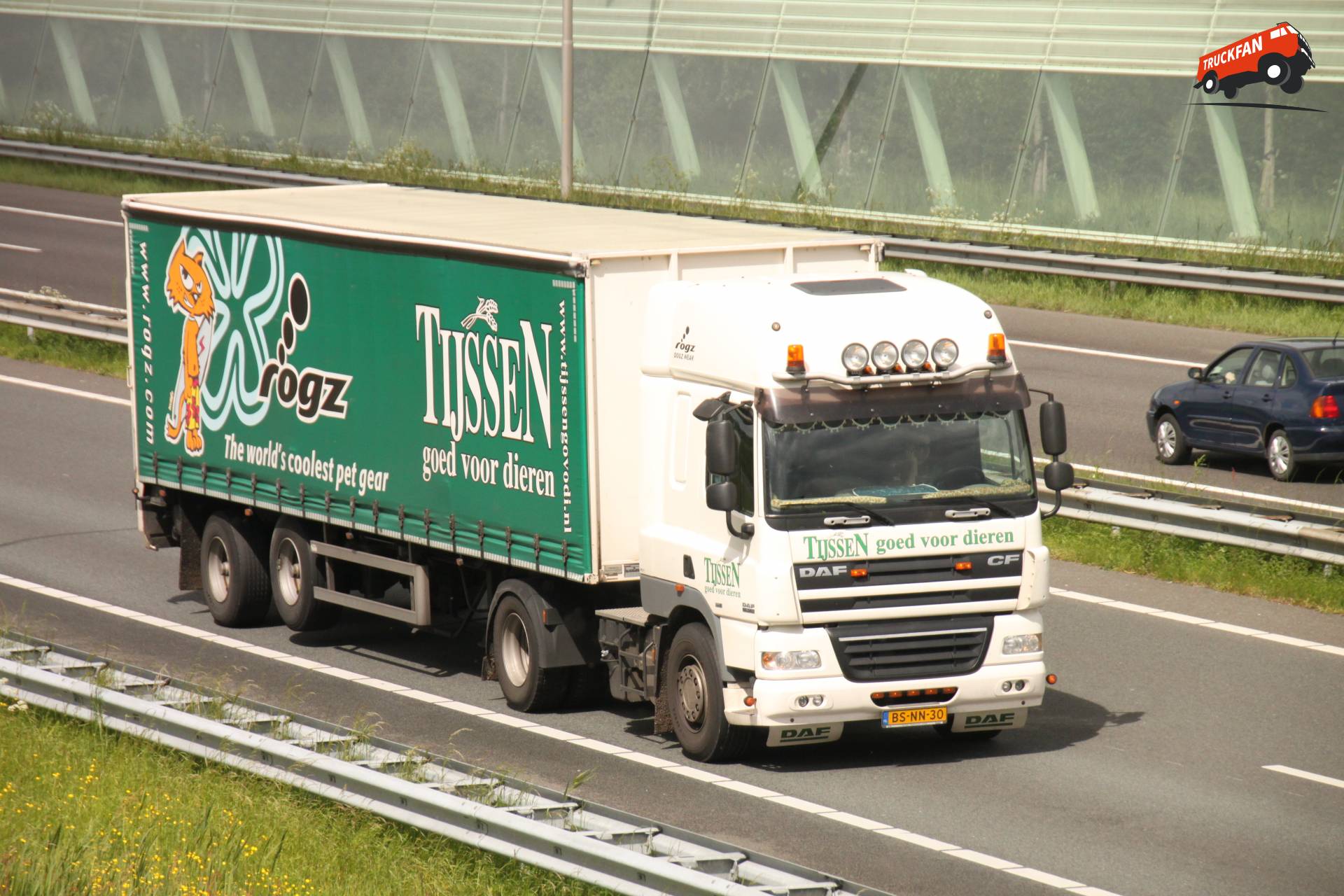 DAF CF85 vrachtwagen van Tijssen op 12 mei 2014