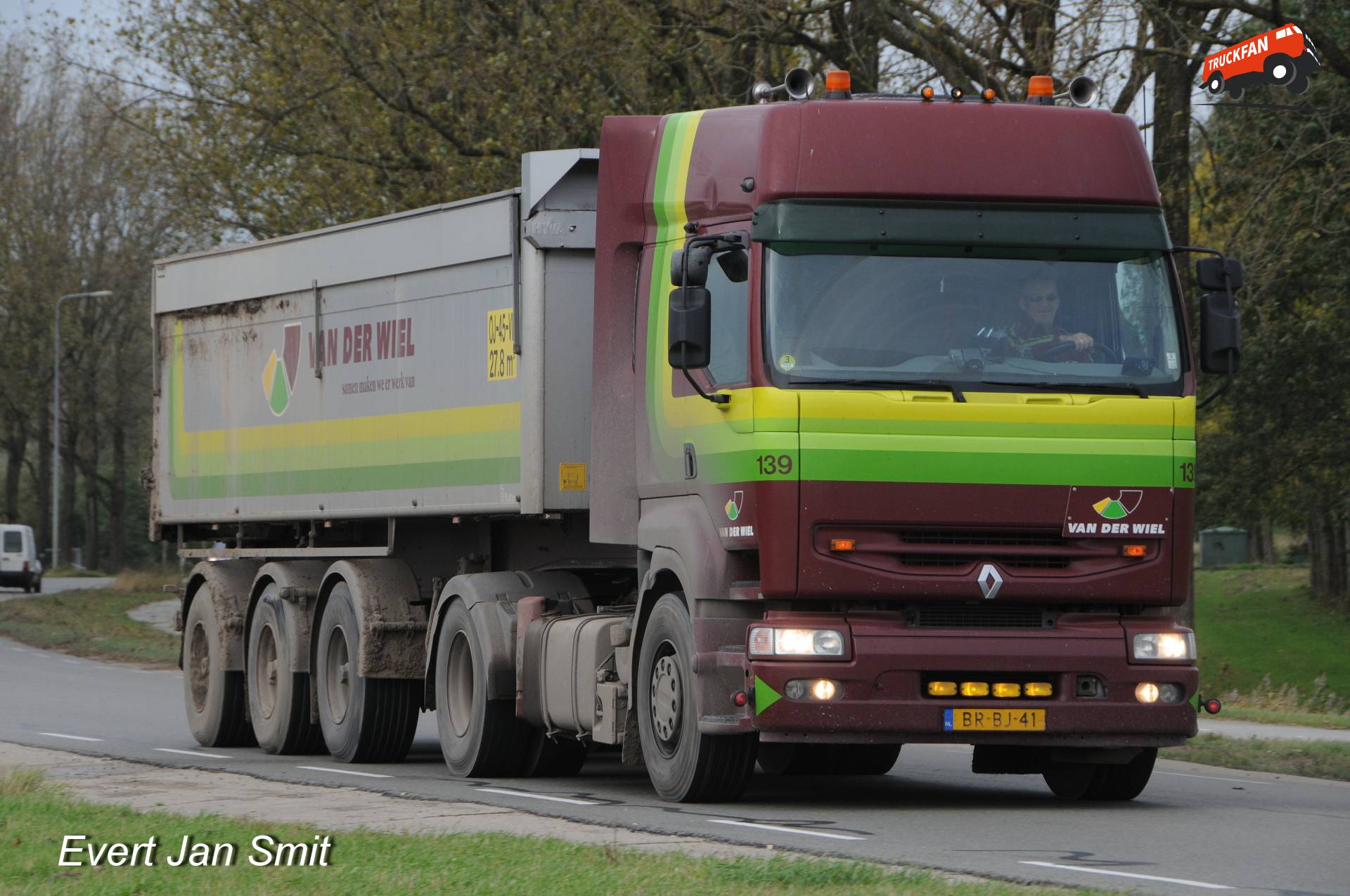 Renault Premium met 3-assige kiep oplegger
