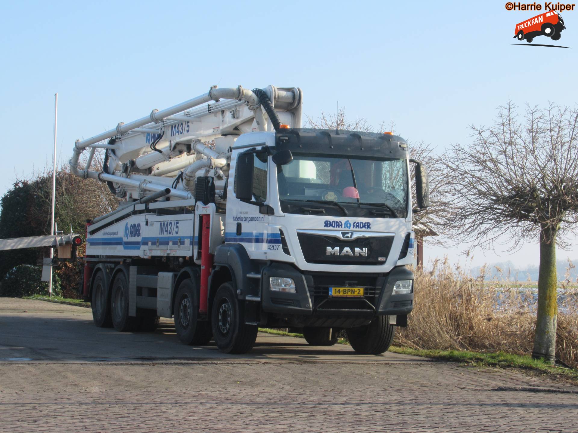MAN TGS vrachtwagen bij Faber Betonpompen in Creil