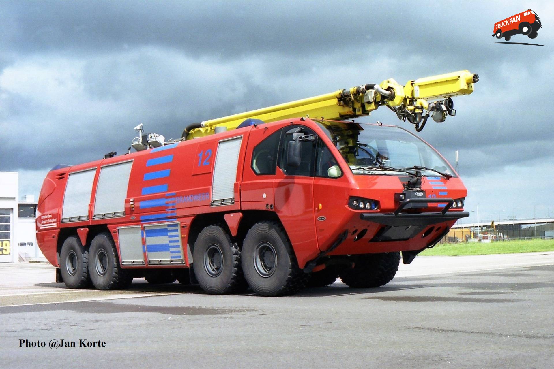 Foto Emergency One crashtender van Amsterdam Airport Schiphol TruckFan