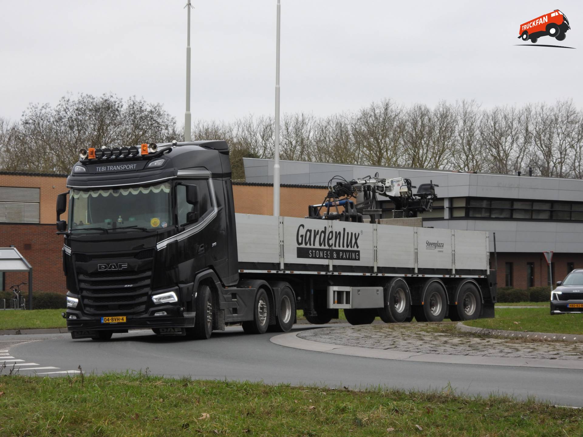 DAF XG 530 FTG vrachtwagen bij Lopikerplein
