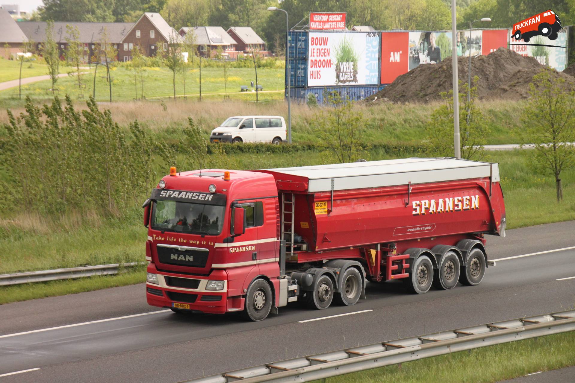 MAN TGX vrachtwagen van Spaansen op de weg
