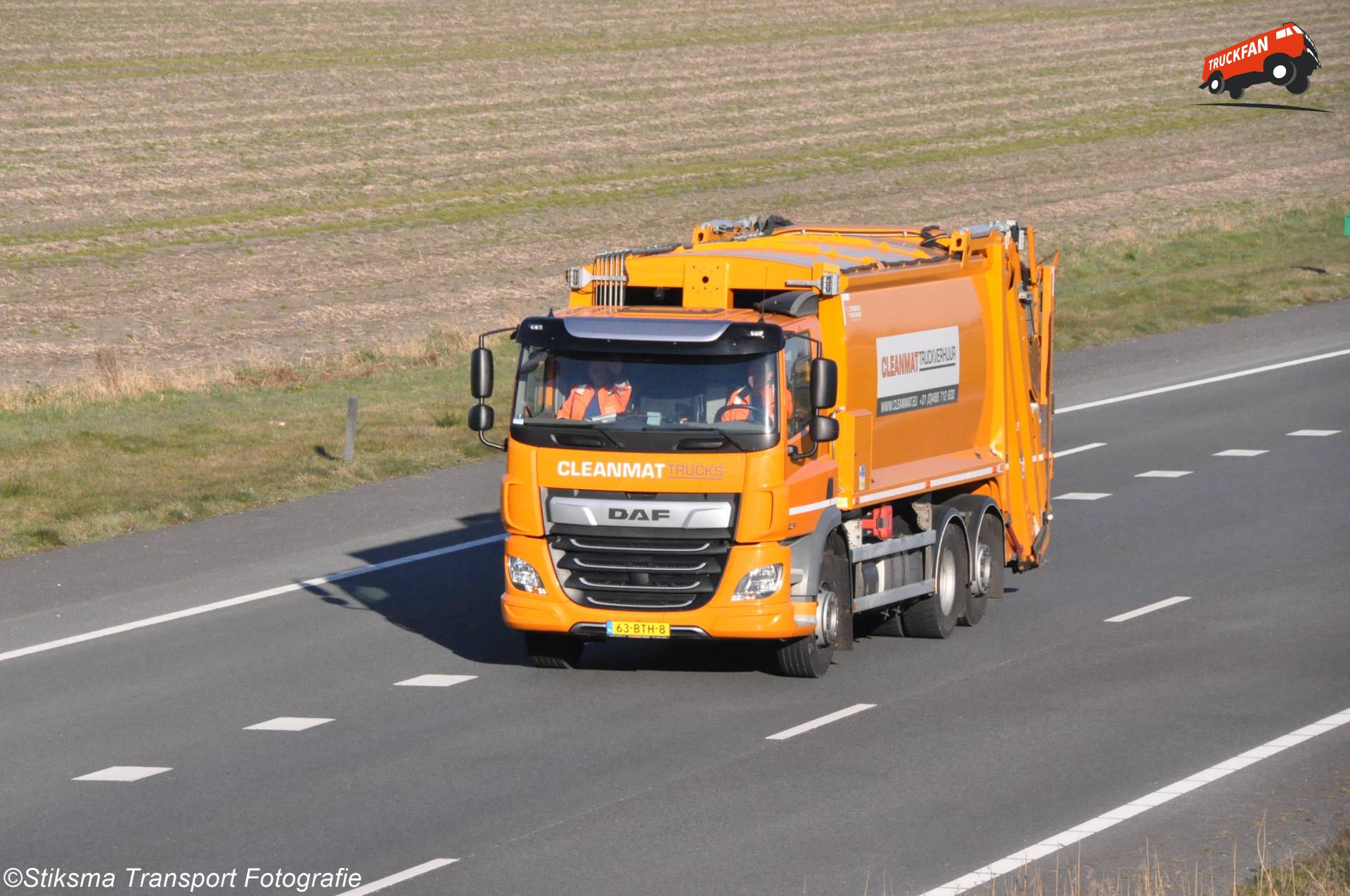DAF CF vuilniswagen van Clean Mat Groep in actie