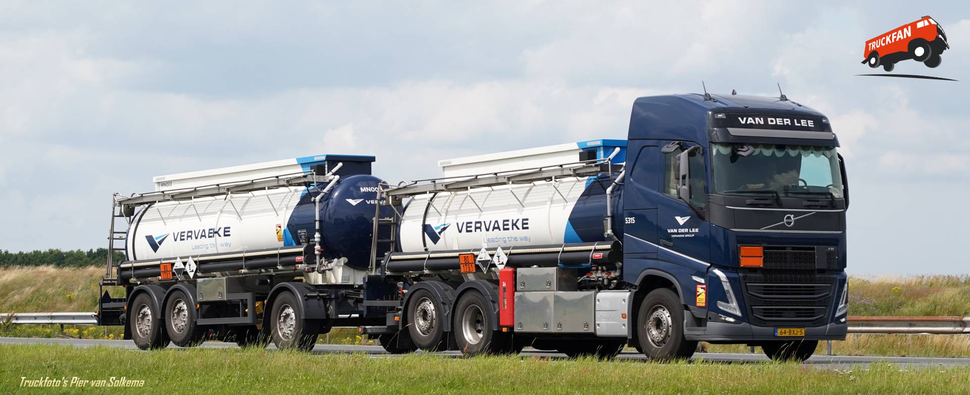 Volvo FH5 vrachtwagen van Vervaeke op de A7 bij Hoogezand