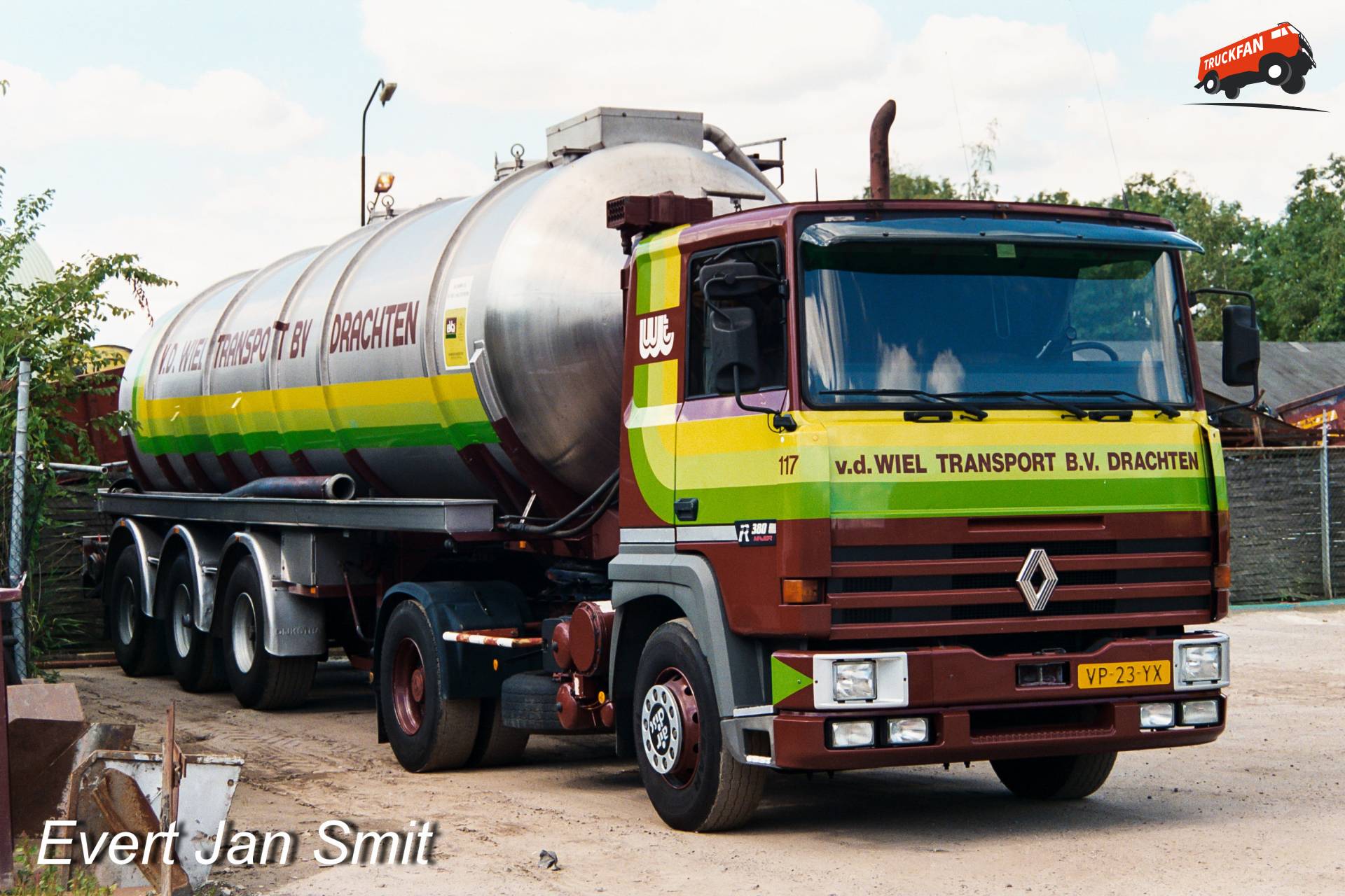 Renault R380 Major met tankoplegger