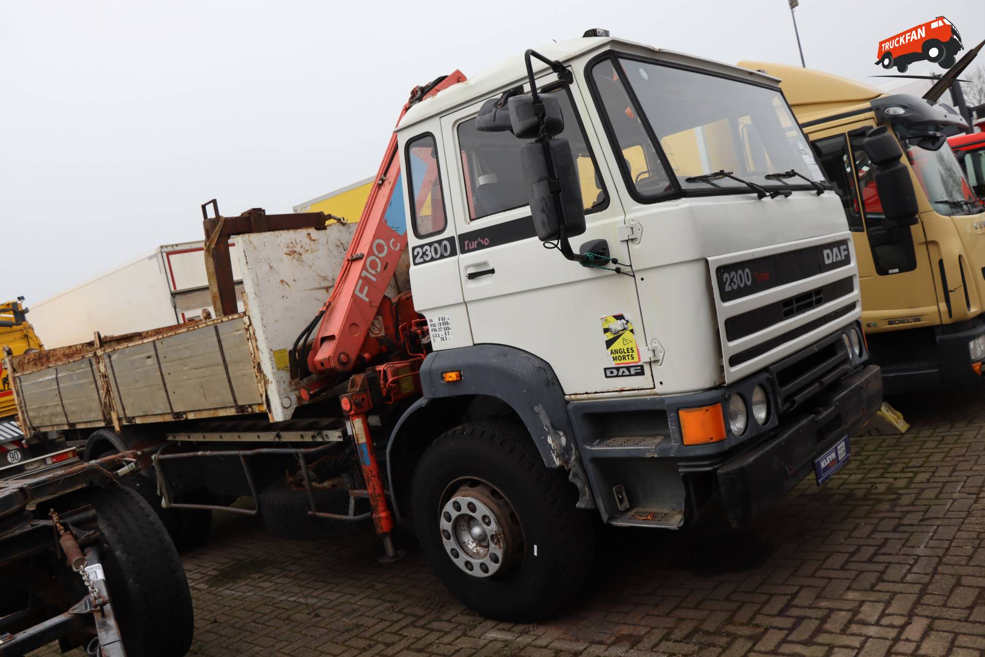 DAF 2300 met laadkraan in Kleyn Trucks voorraad