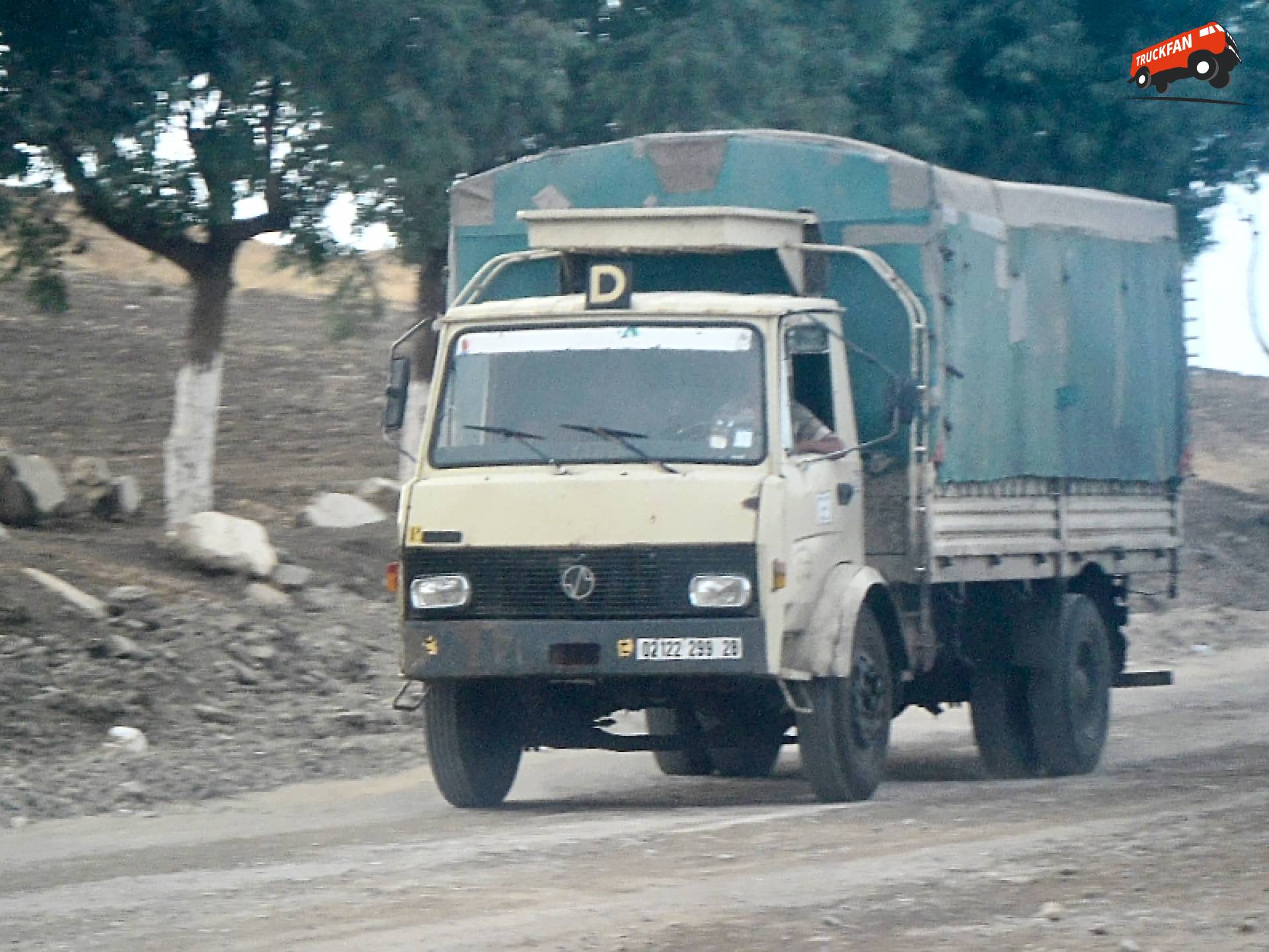 SNVI K120 Vrachtwagen op Algerijnse Wegen in 2012