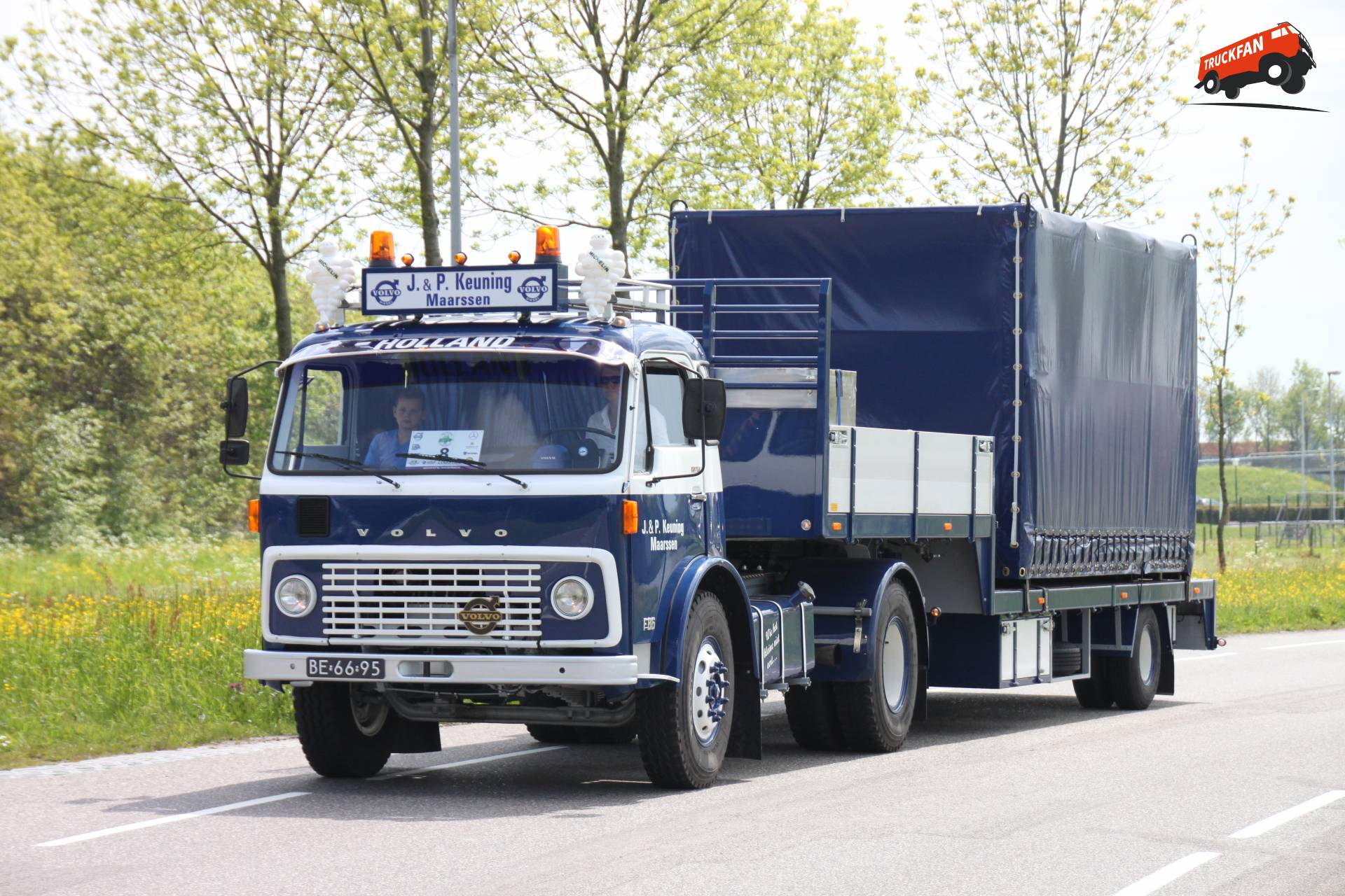 Volvo F86 vrachtwagen van John en Petra Keuning