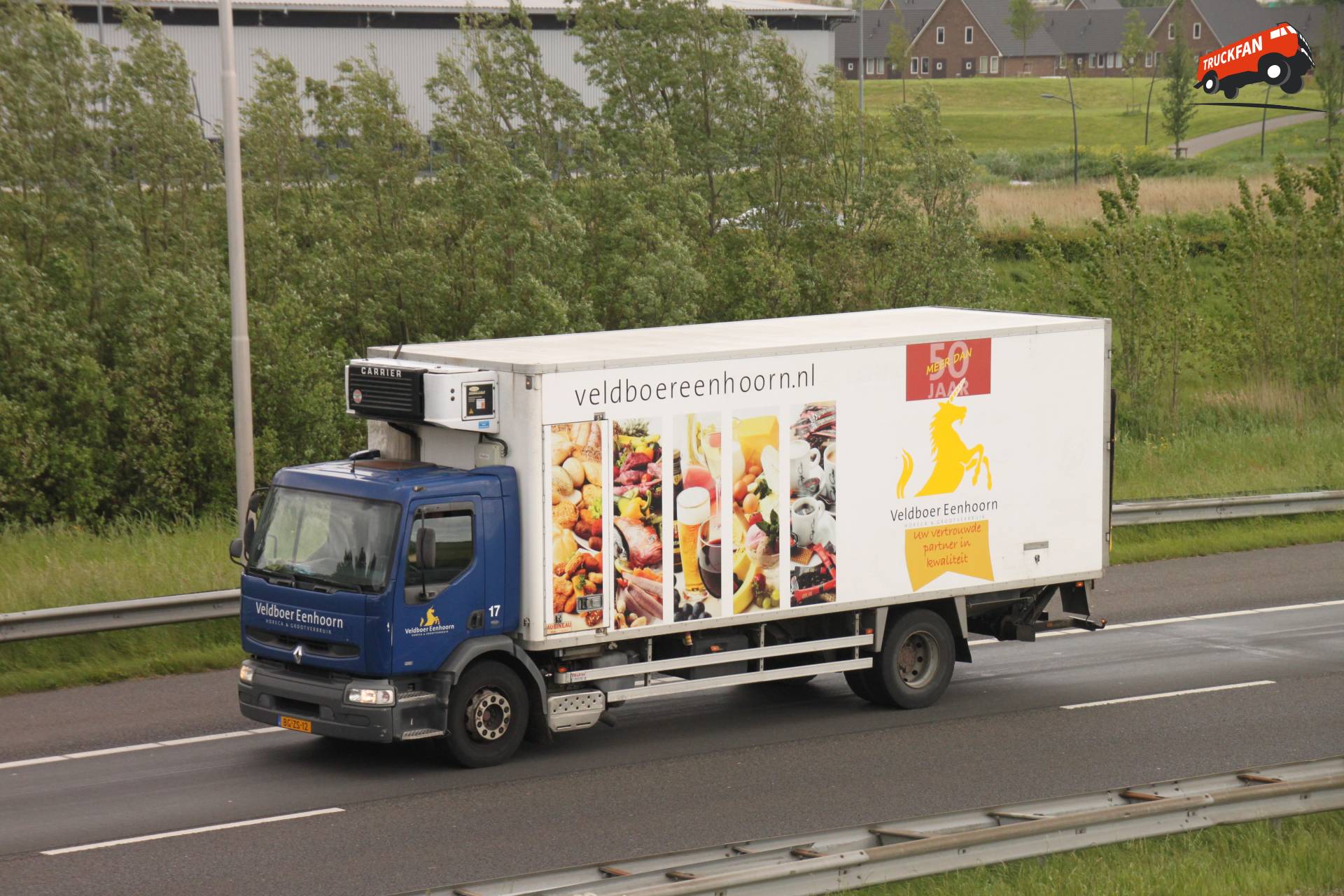 Renault Midlum vrachtwagen van Veldboer in actie