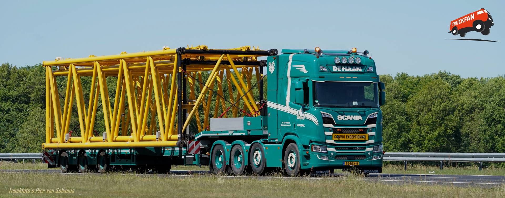Scania R590 truck bij A7 Joure