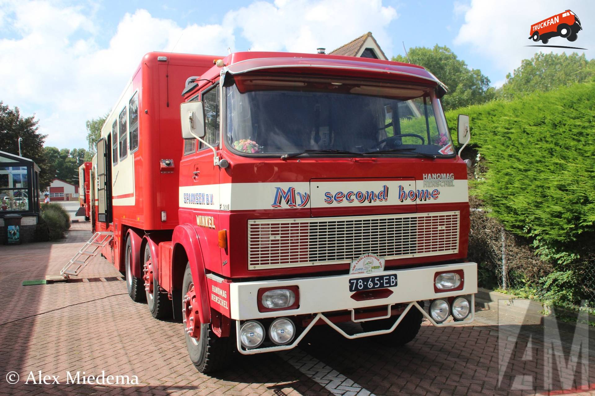 Hanomag-Henschel F221