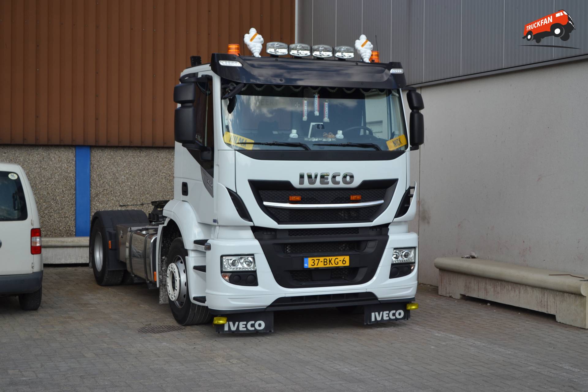 Автомобиль iveco stralis