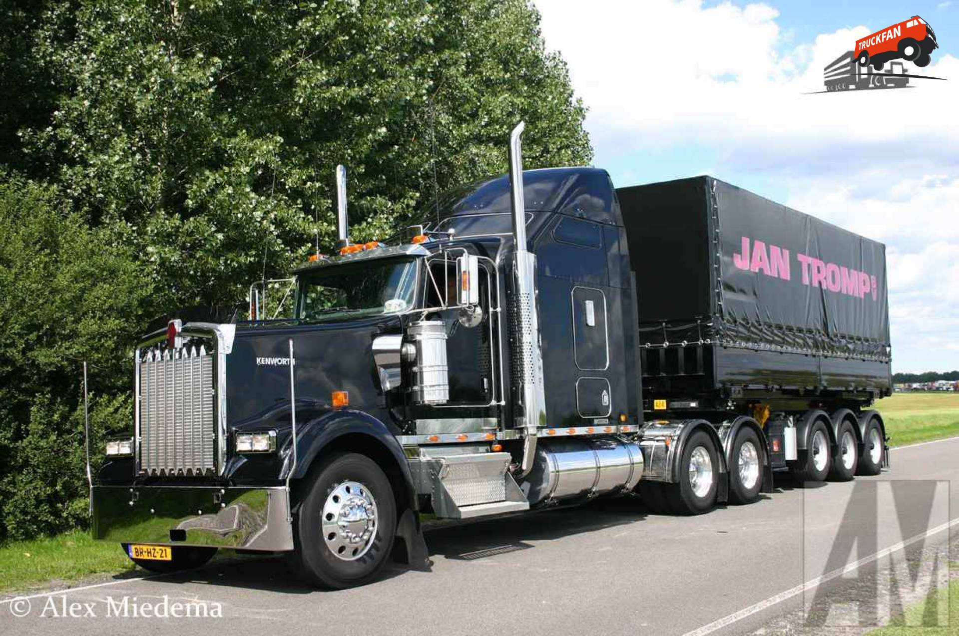 Kenworth W900