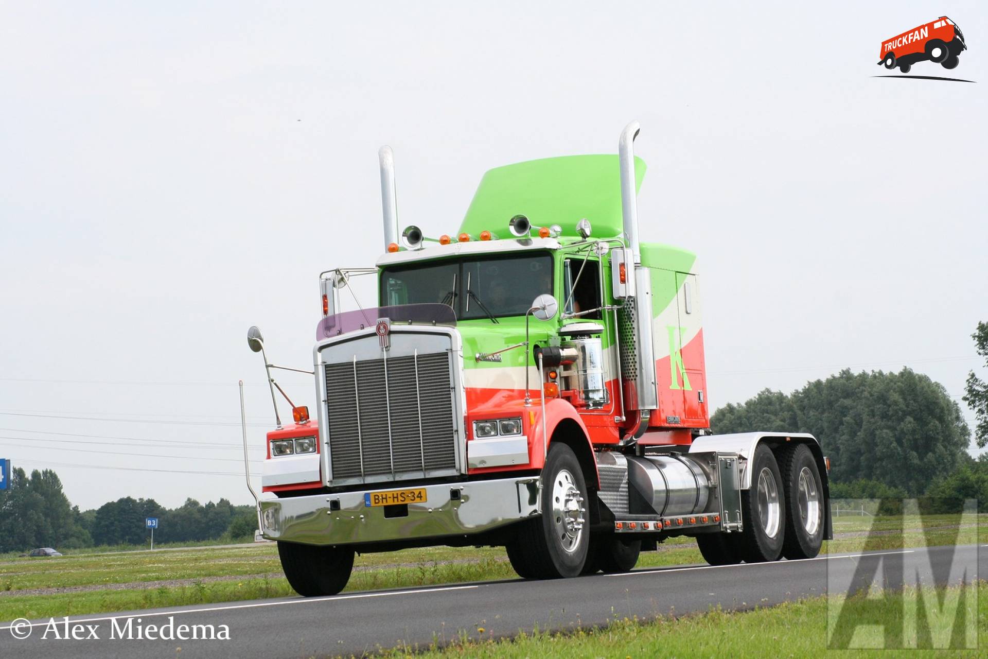 Kenworth W900