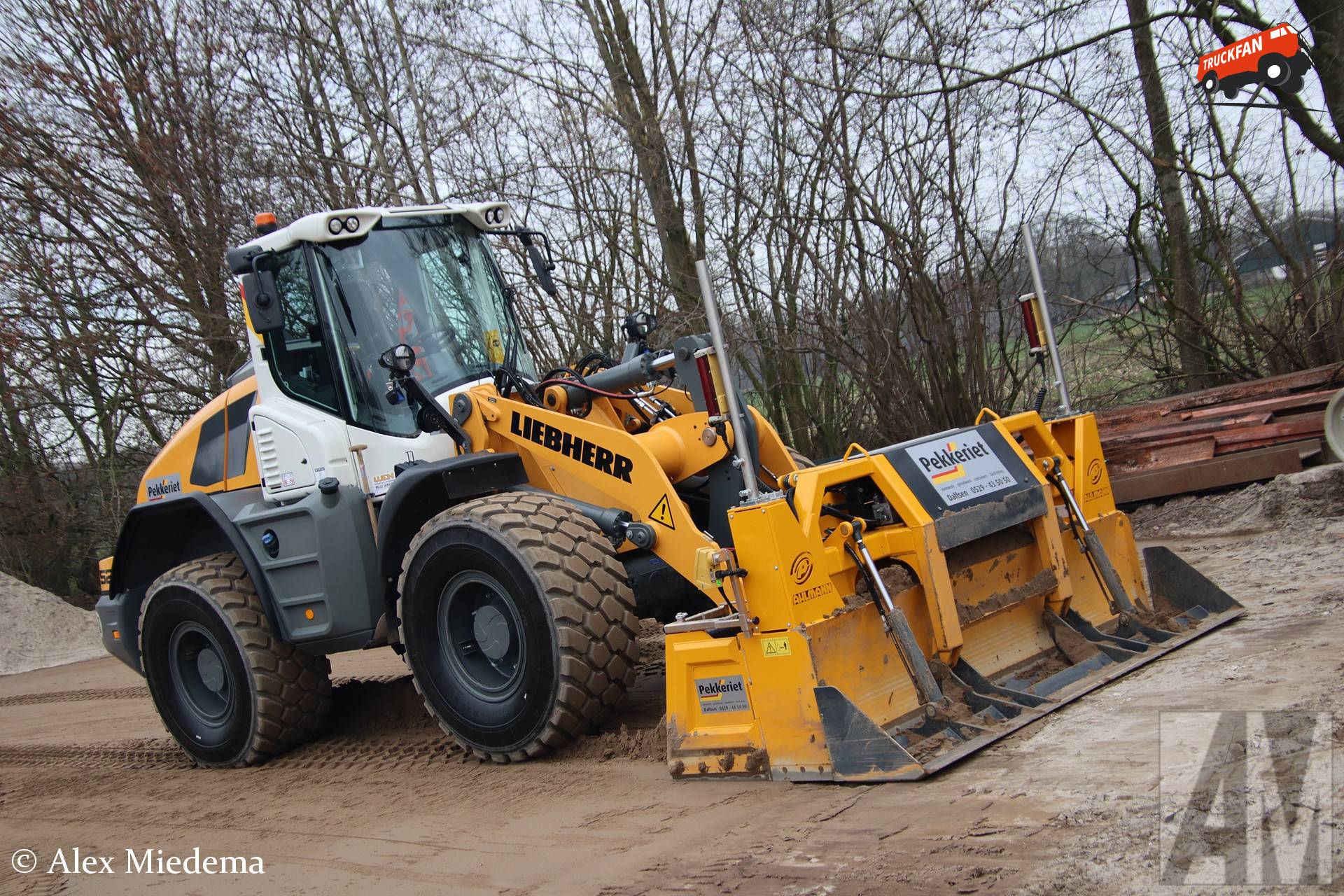 Foto Liebherr shovel van Pekkeriet Dalfsen B.V. - TruckFan