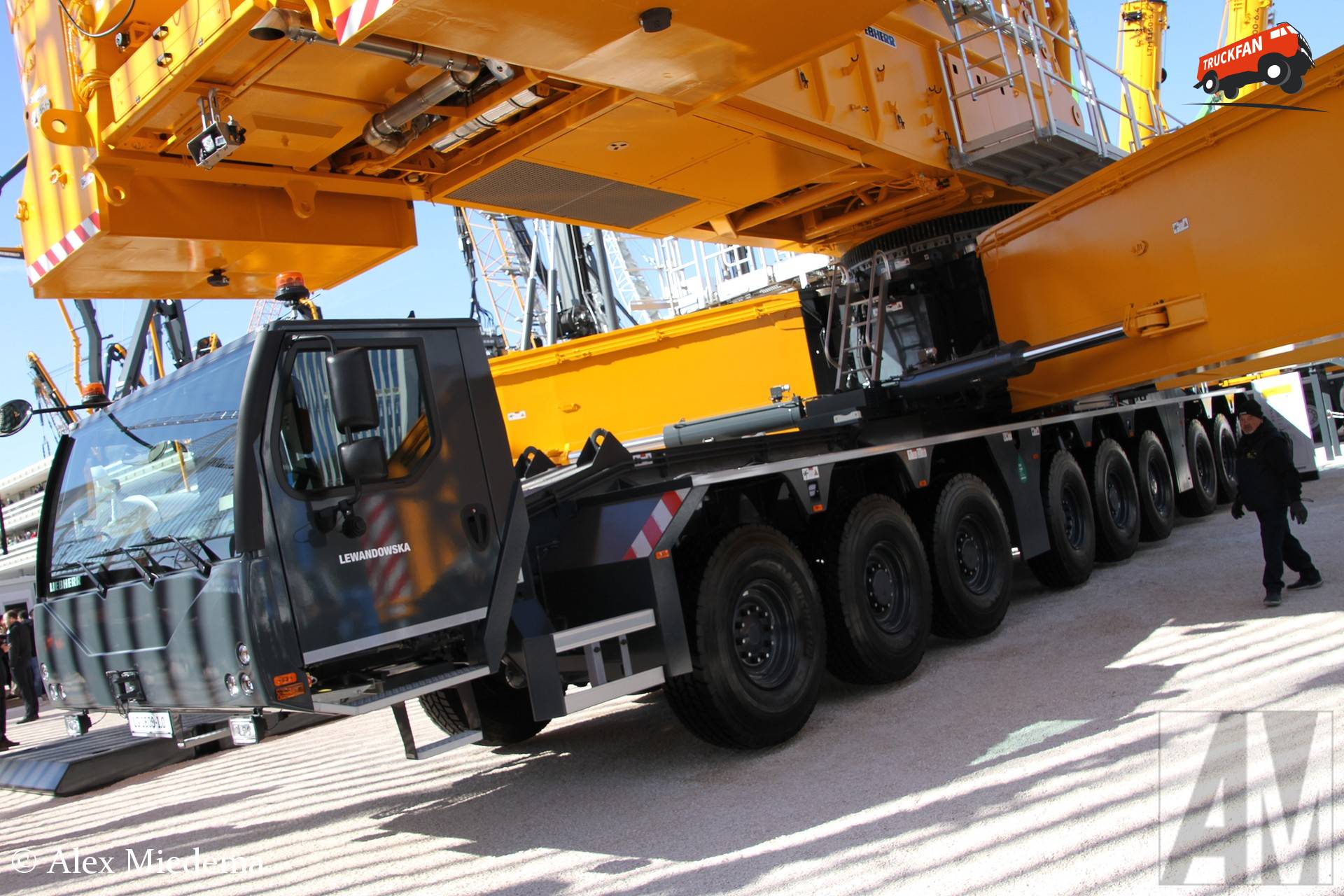 Liebherr LG1800