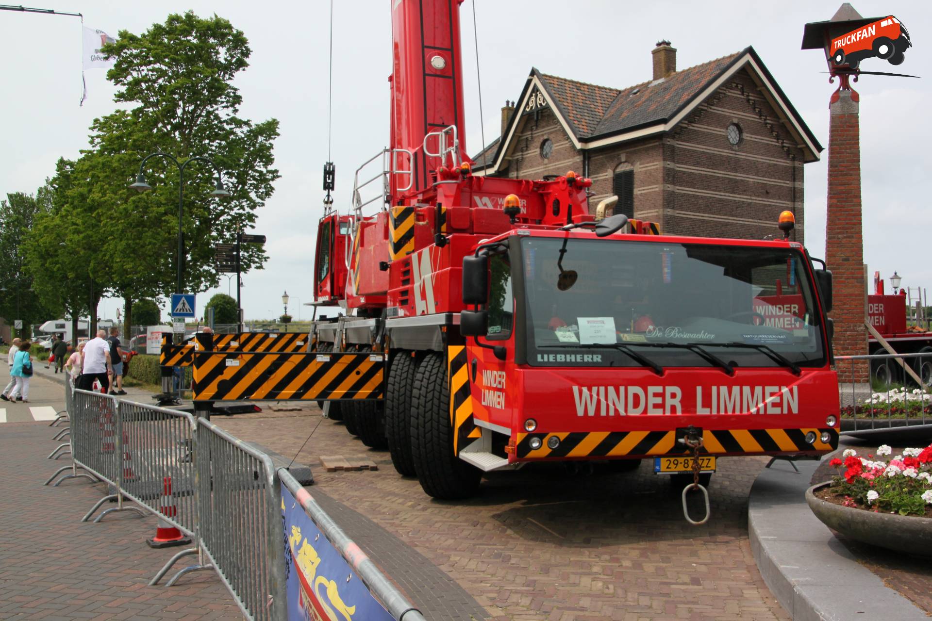 Liebherr LTM1300