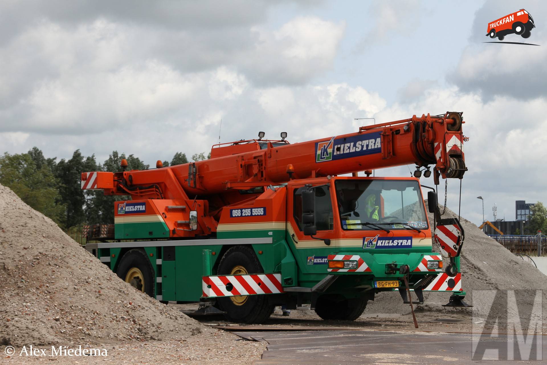 Liebherr UTM625