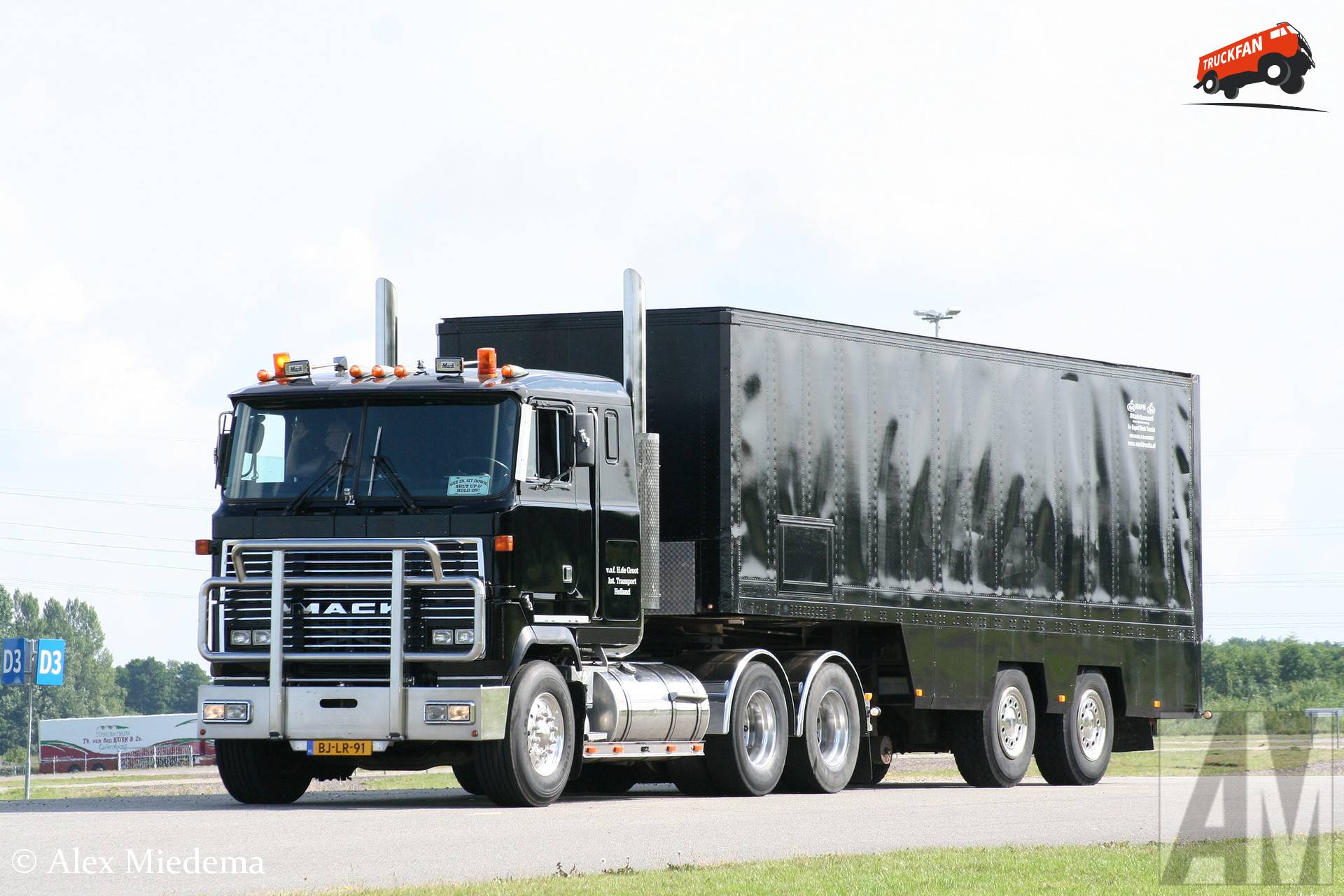 mack MH (Ultraliner)