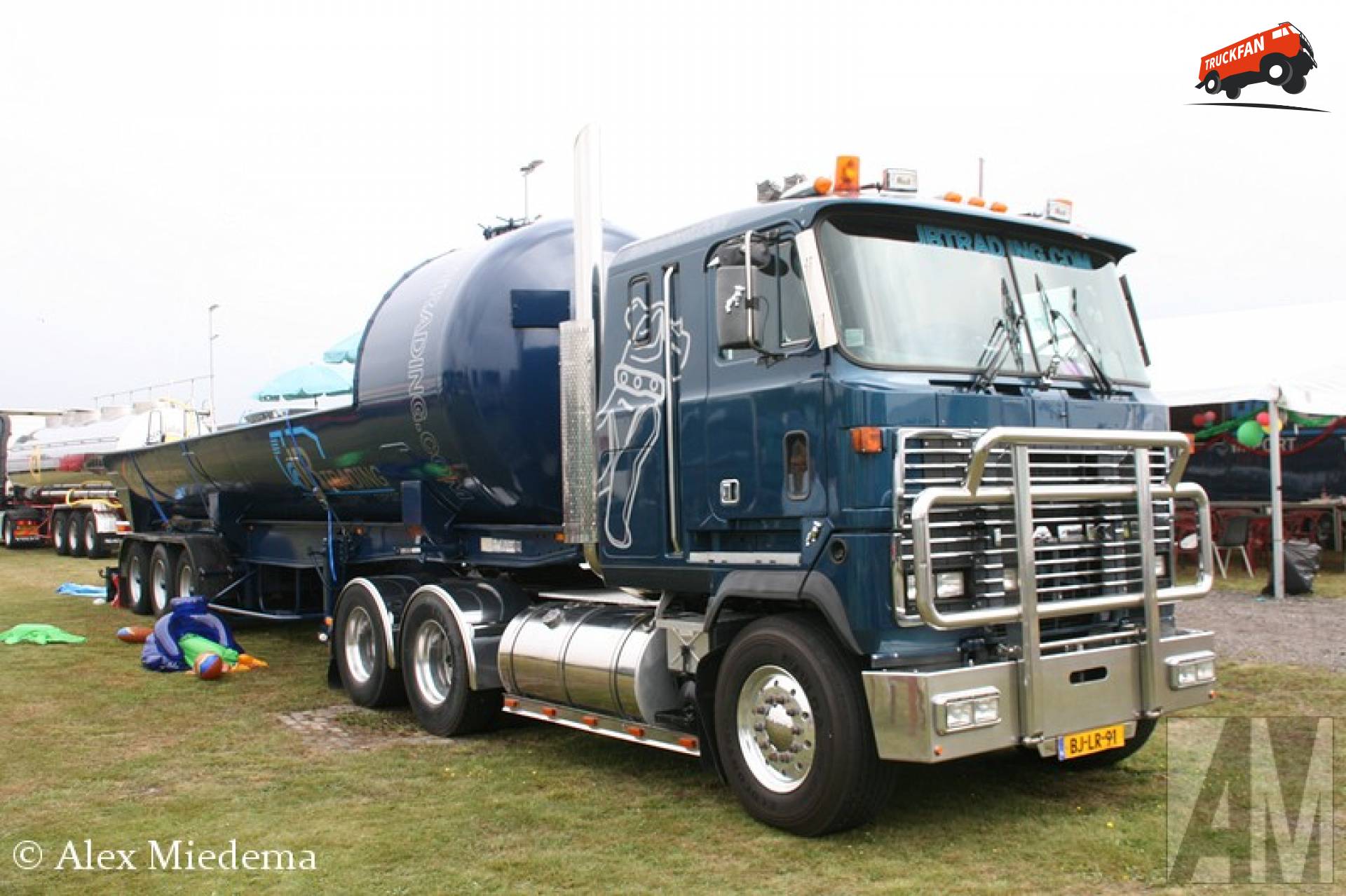 mack MH (Ultraliner)