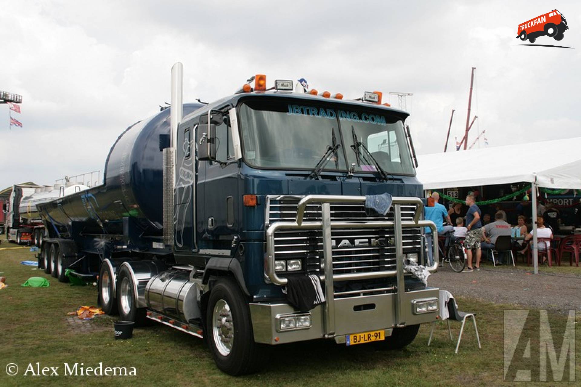 mack MH (Ultraliner)