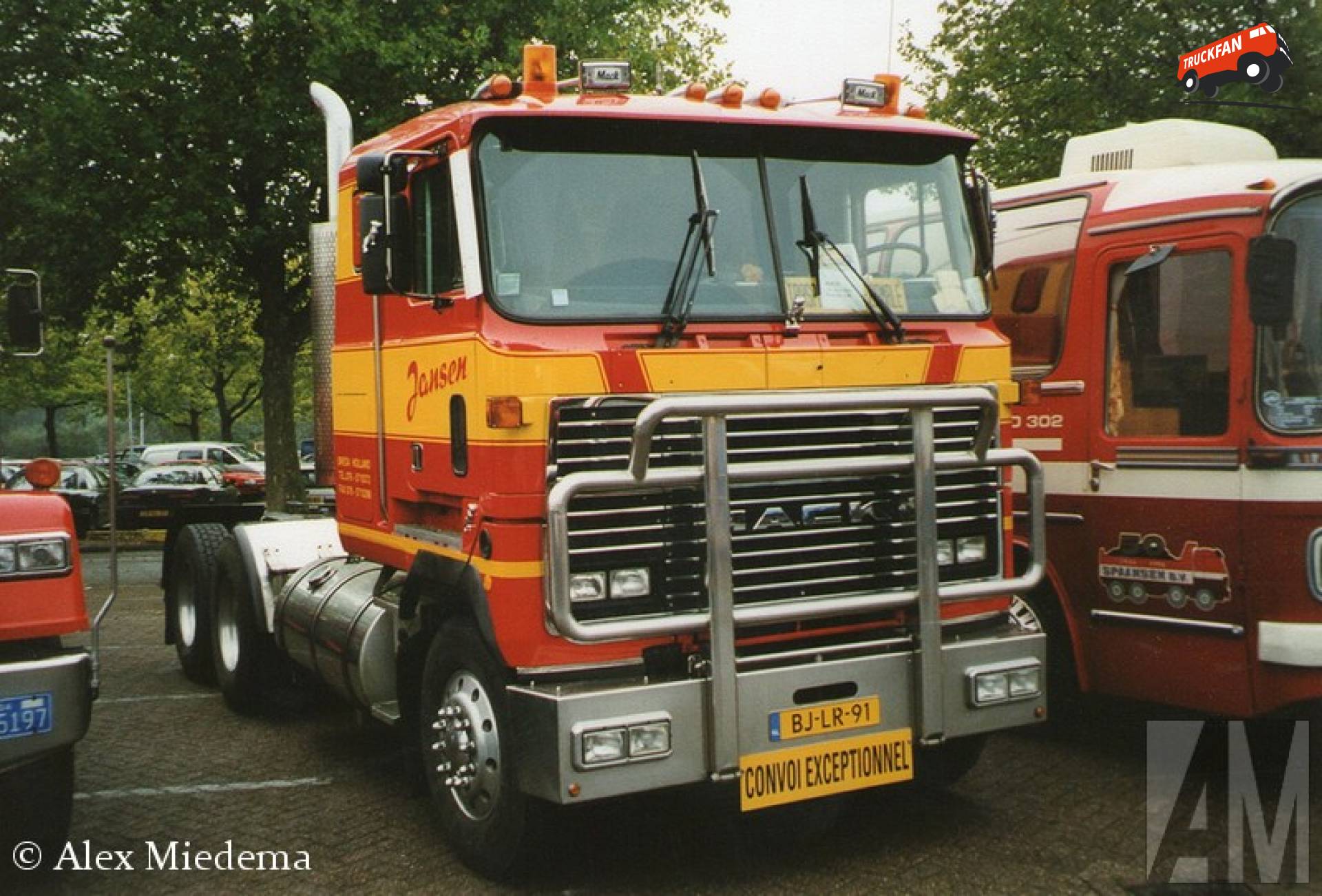 mack MH (Ultraliner)