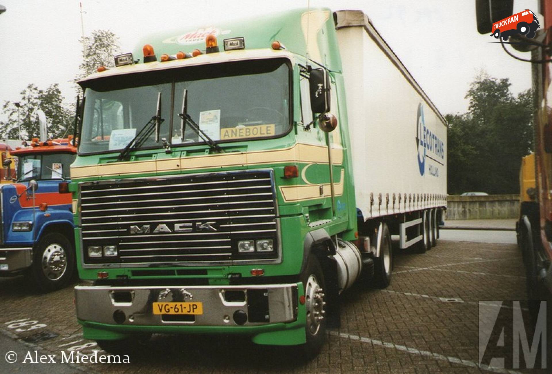 mack MH (Ultraliner)