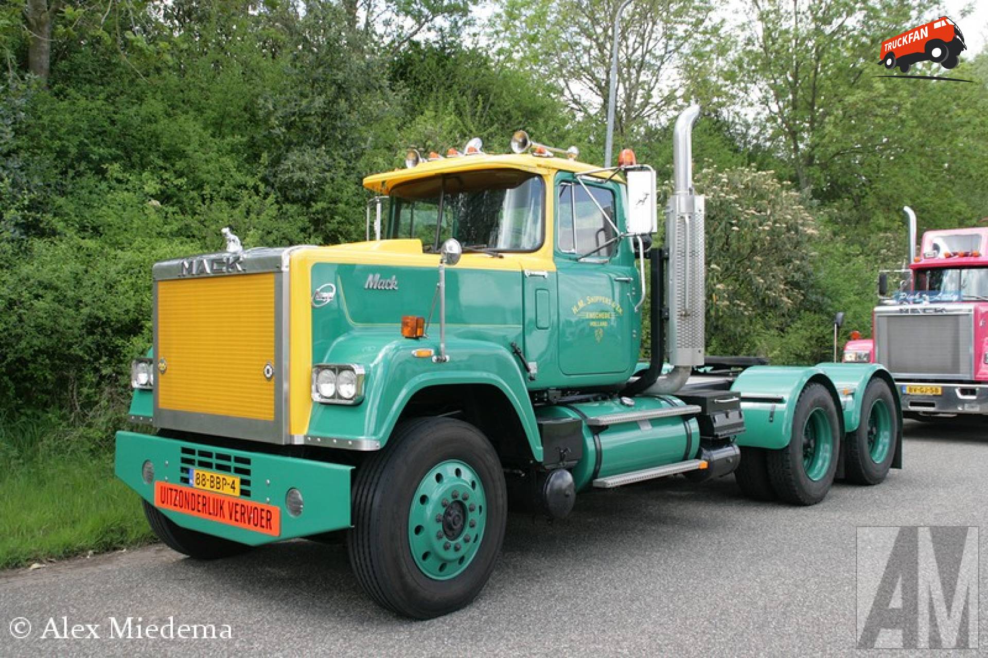 Тягач Mack Superliner