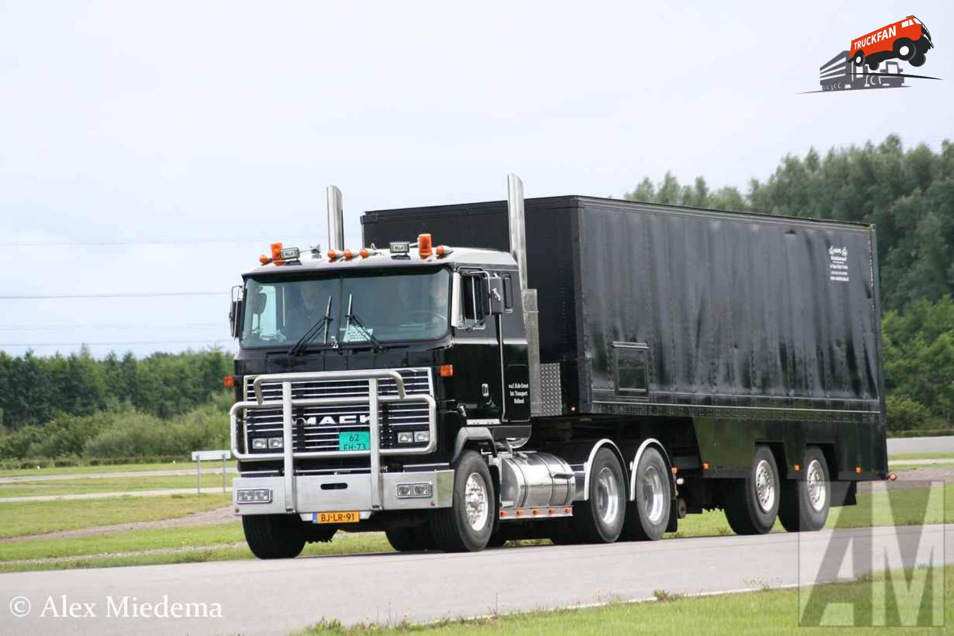 mack MH (Ultraliner)