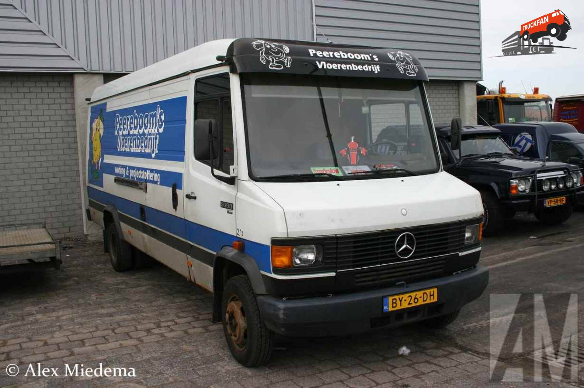 Mercedes-Benz T2