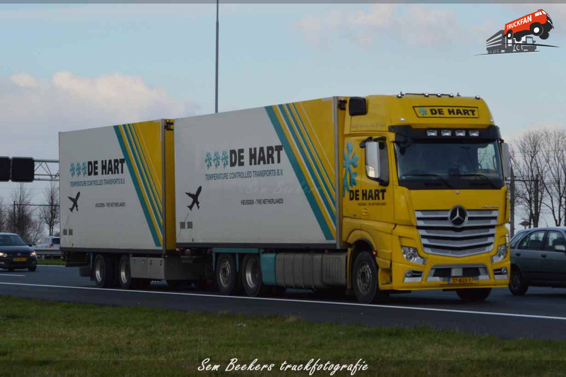 Foto Mercedes-Benz Actros MP4 Van De Hart Temperature Controlled ...