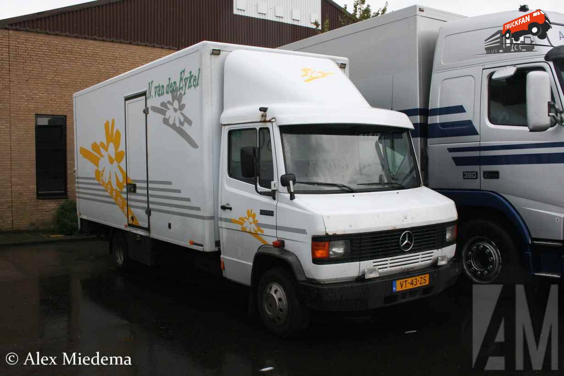 Mercedes-Benz T2