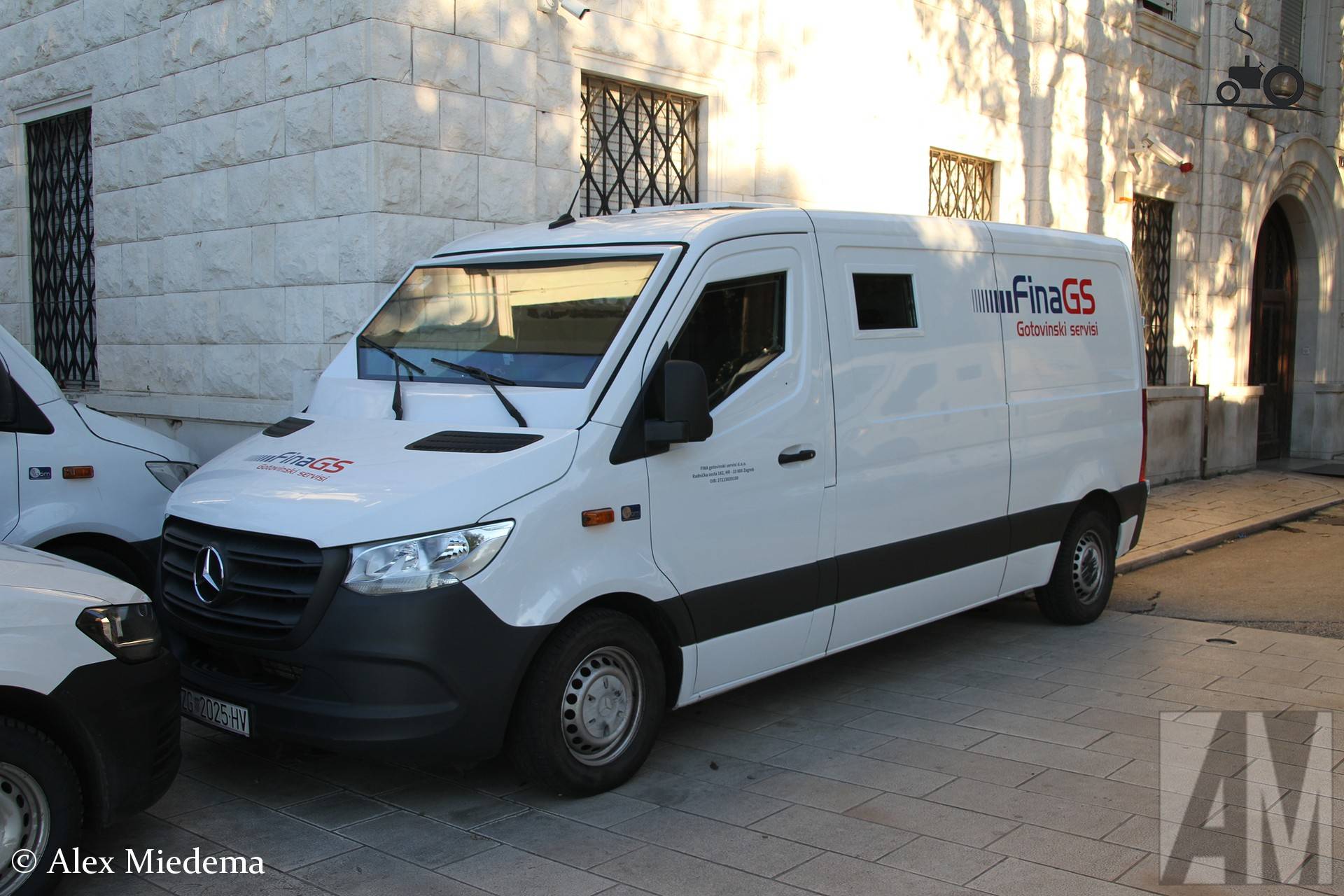 Foto Mercedes-Benz Sprinter van Fina gotovinski servisi ( FinaGS ...