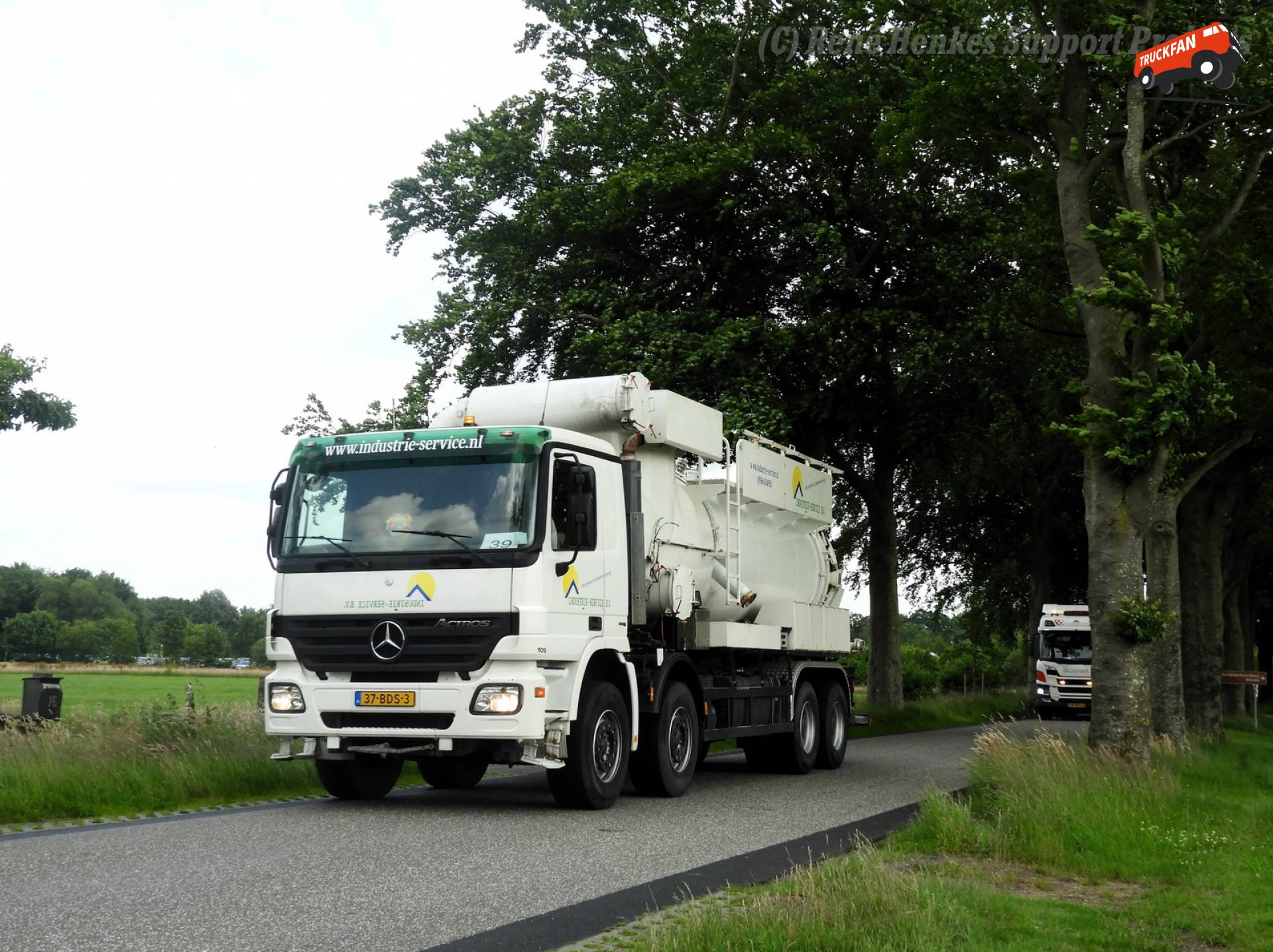 Mercedes-Benz Actros MP2
