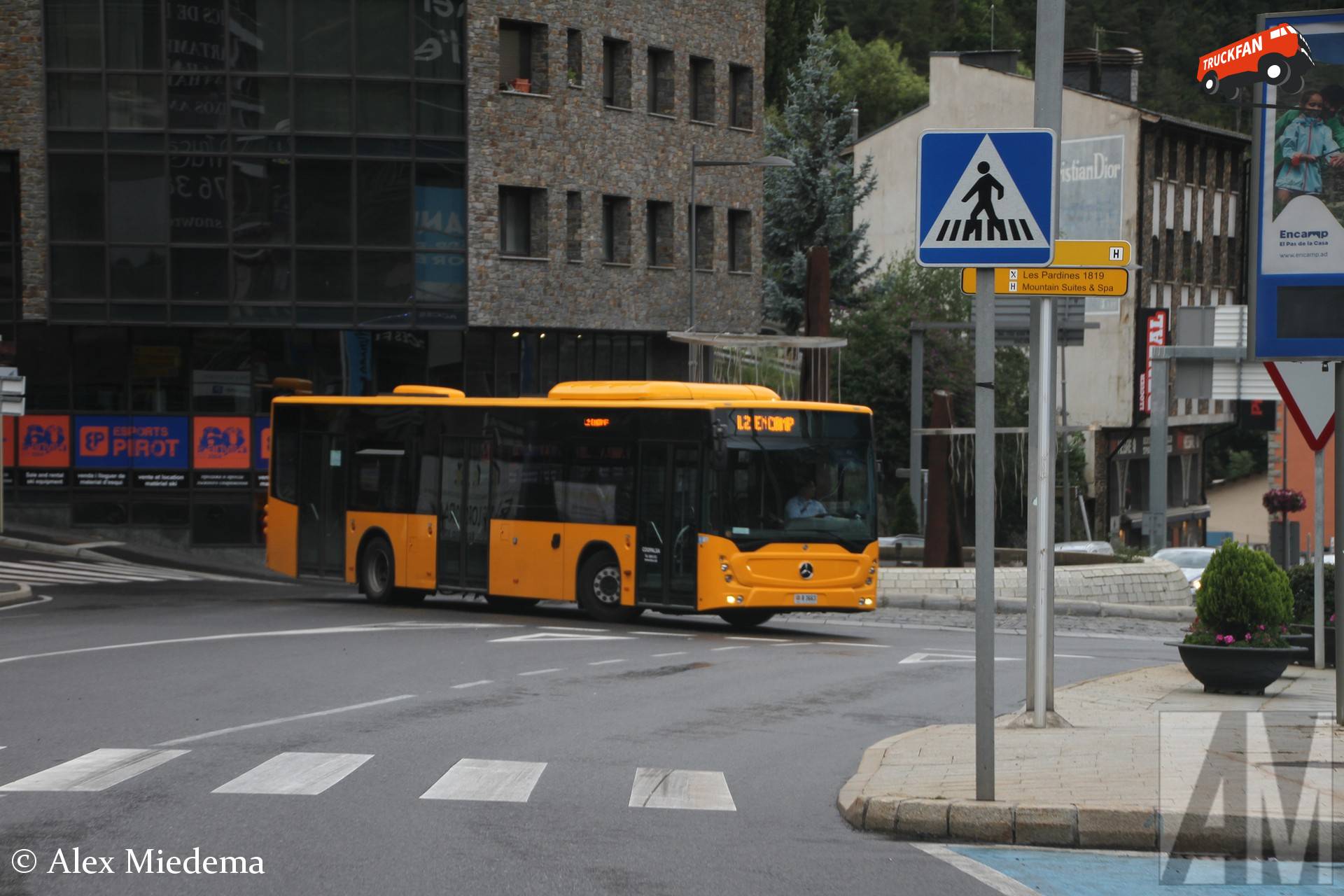 Mercedes-Benz Conecto