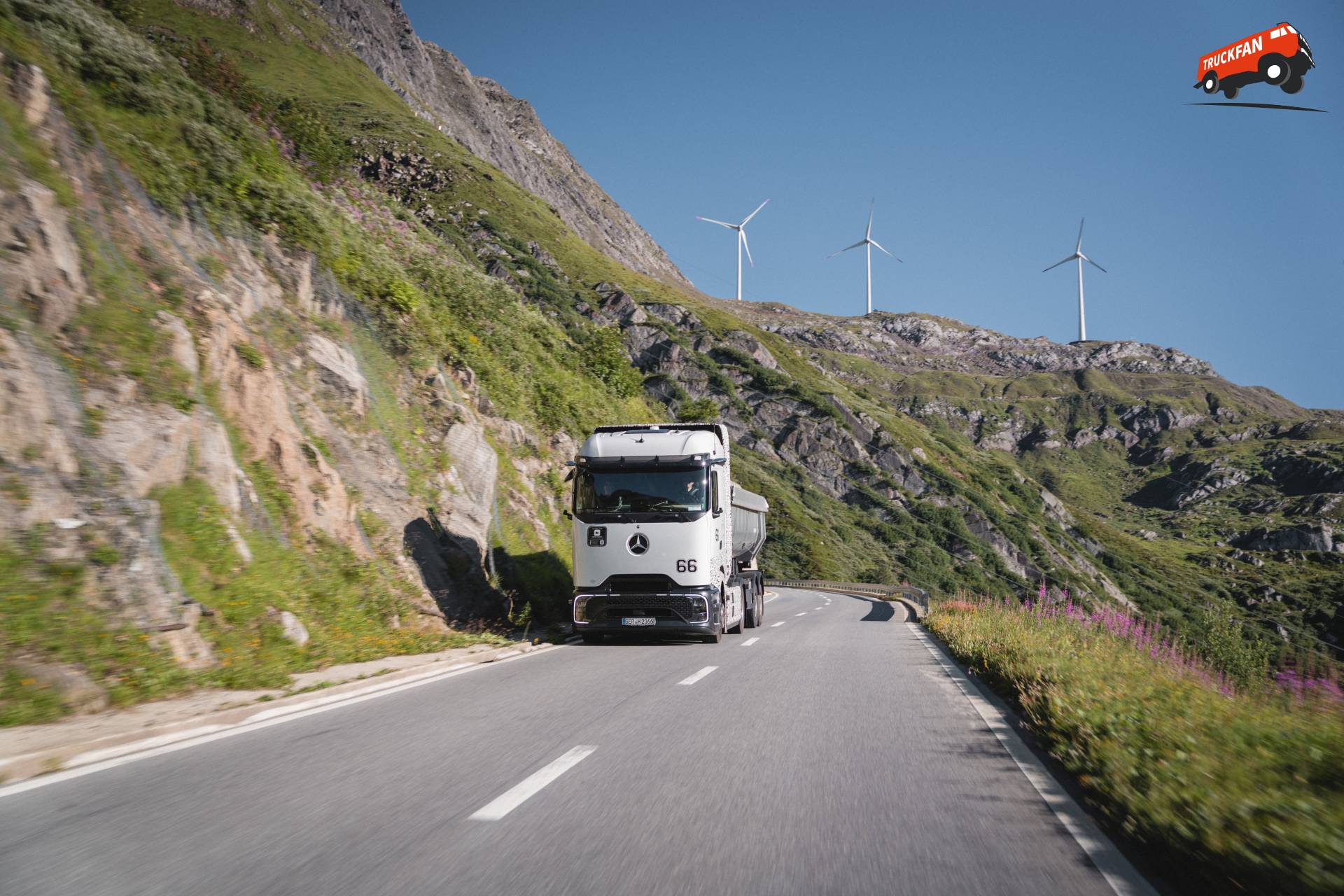 Mercedes-Benz GenH2 Truck