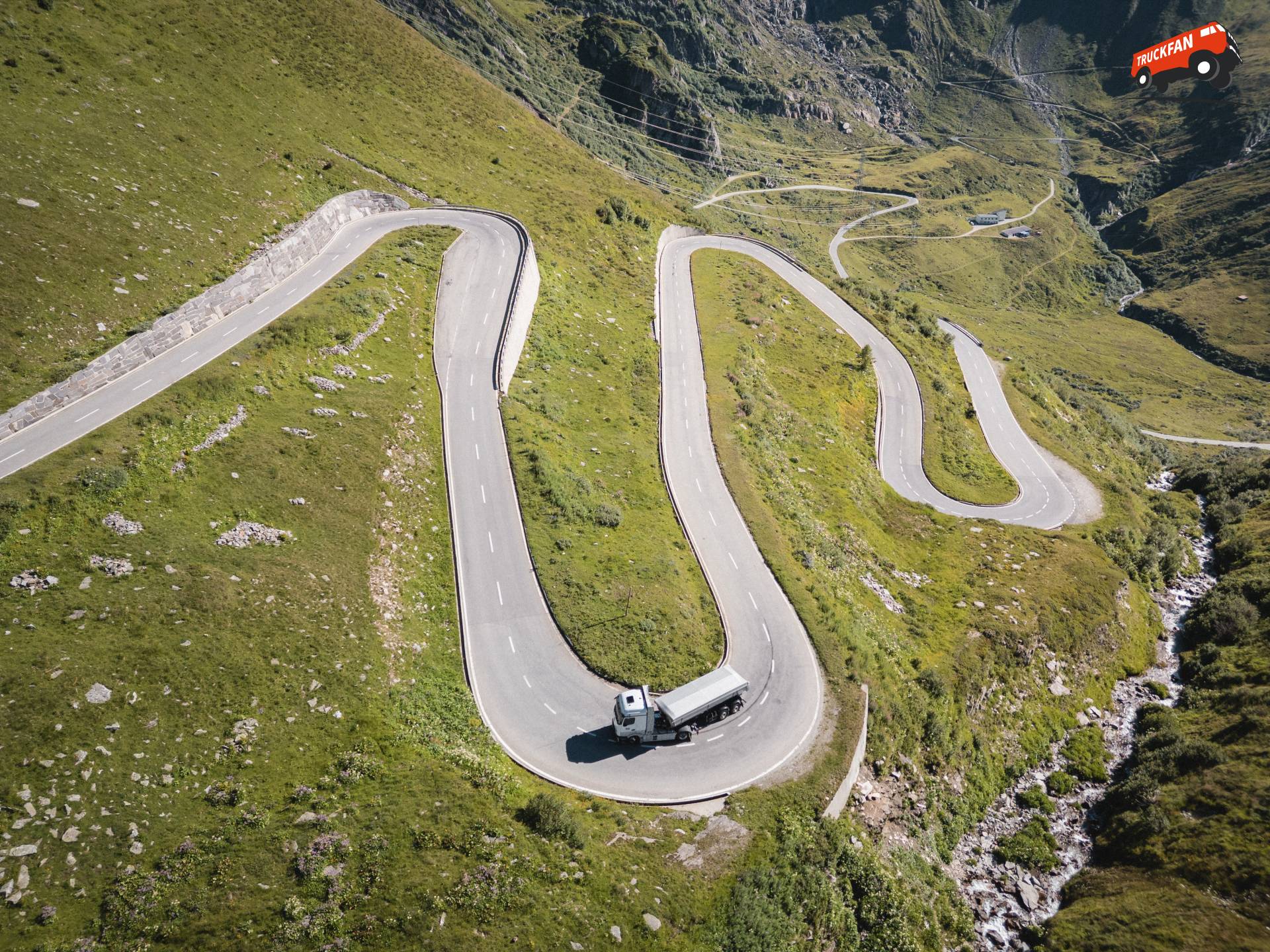 Mercedes-Benz GenH2 Truck