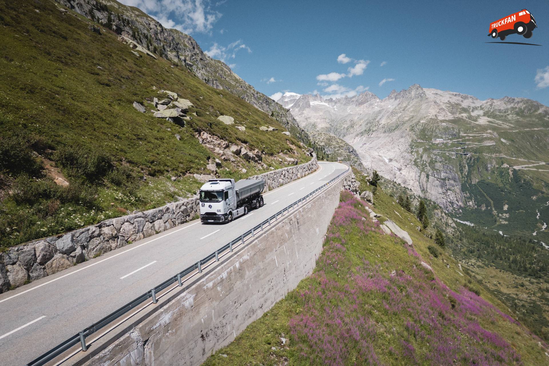 Mercedes-Benz GenH2 Truck