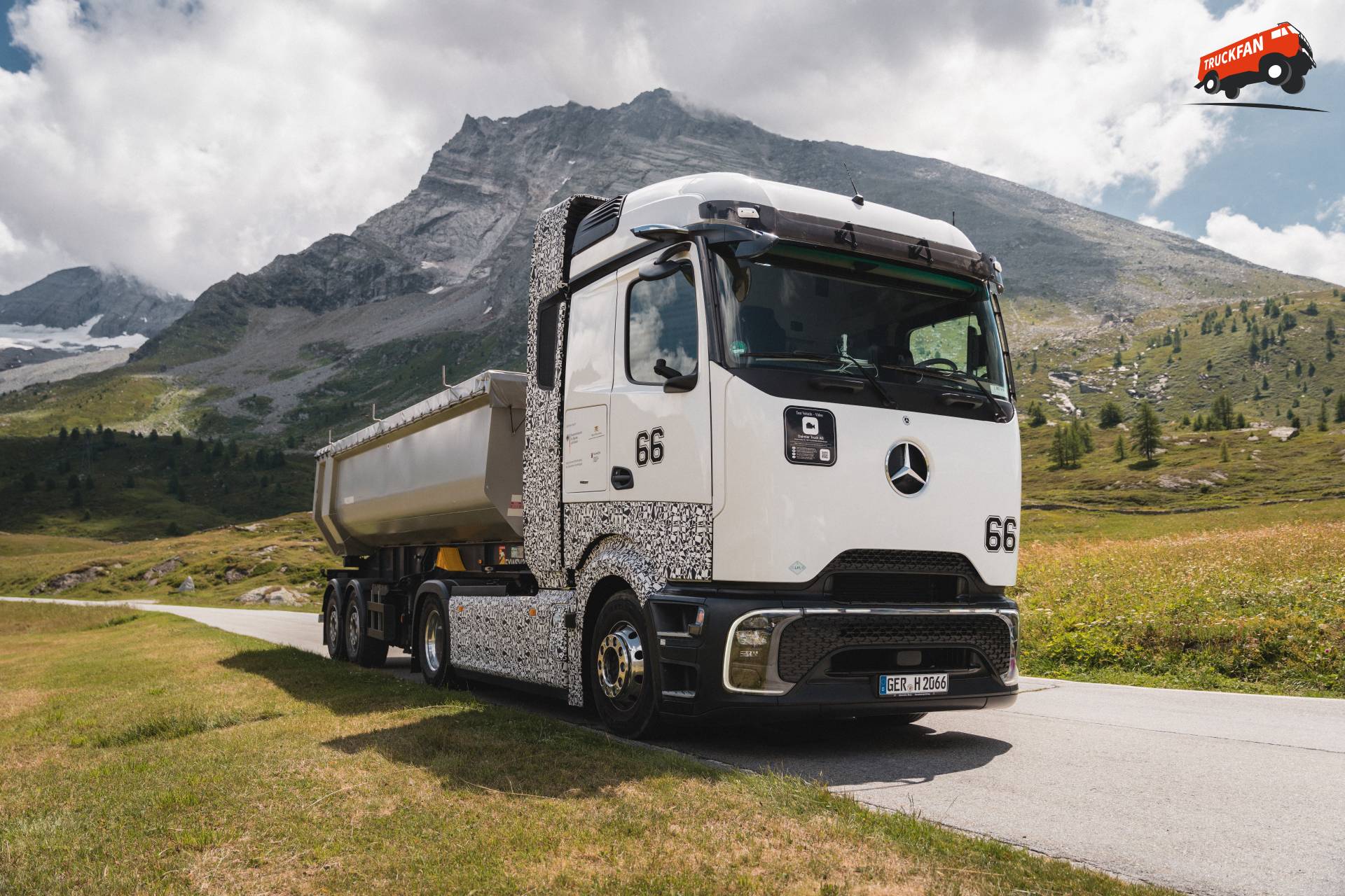Mercedes-Benz GenH2 Truck