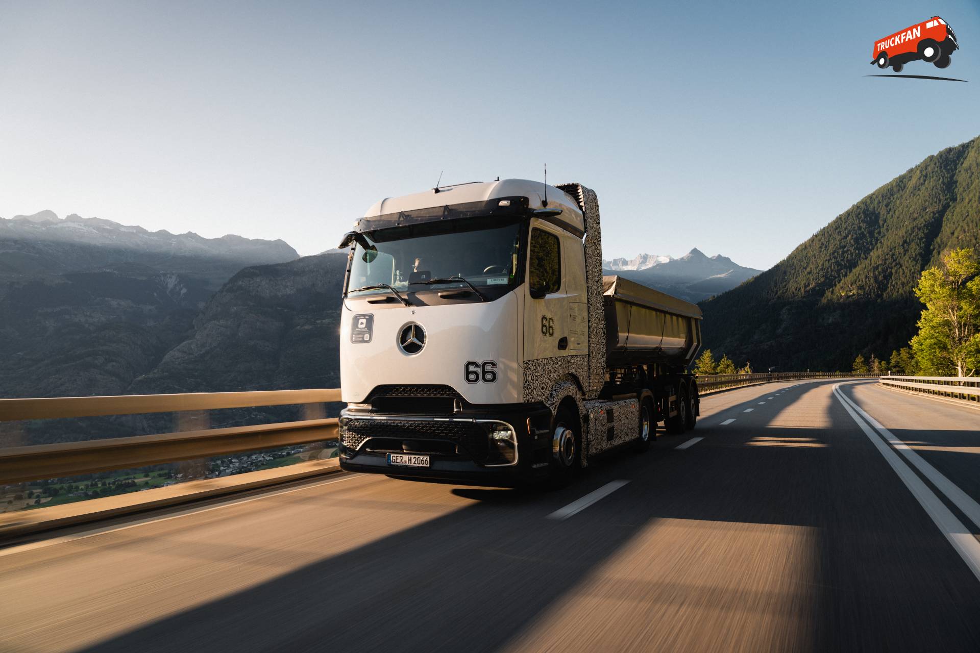 Mercedes-Benz GenH2 Truck