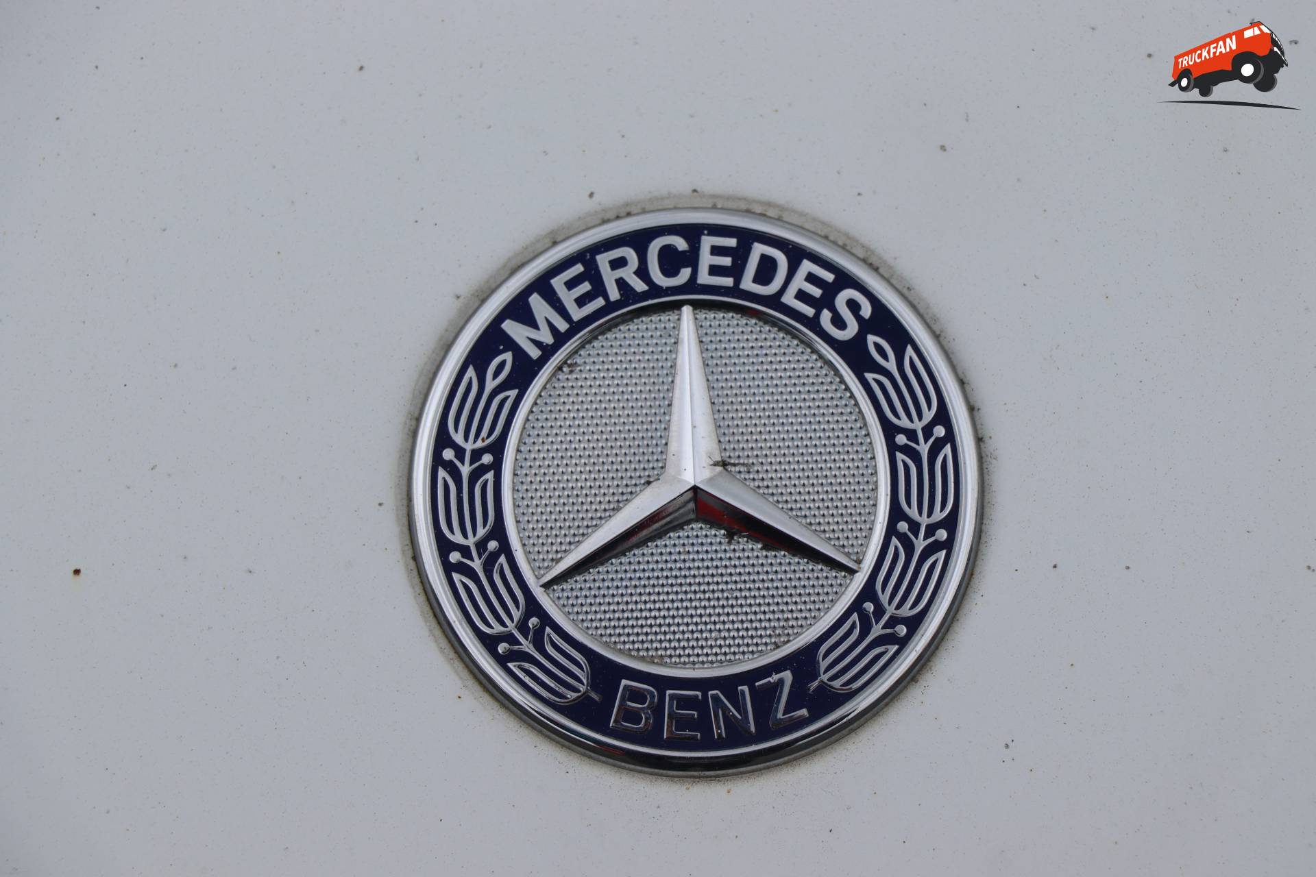Mercedes-Benz logo