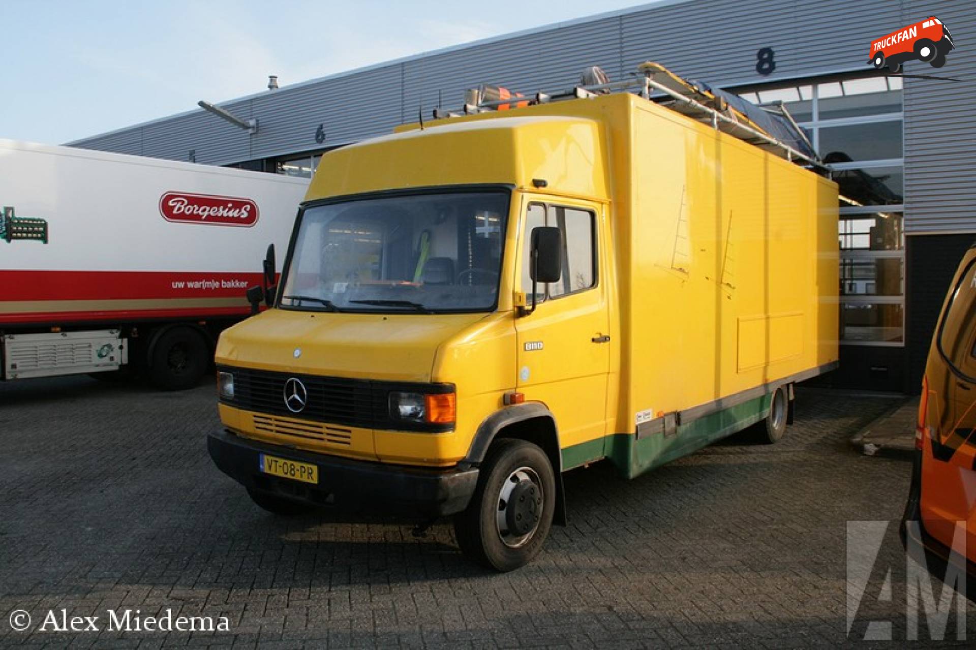 Mercedes-Benz T2