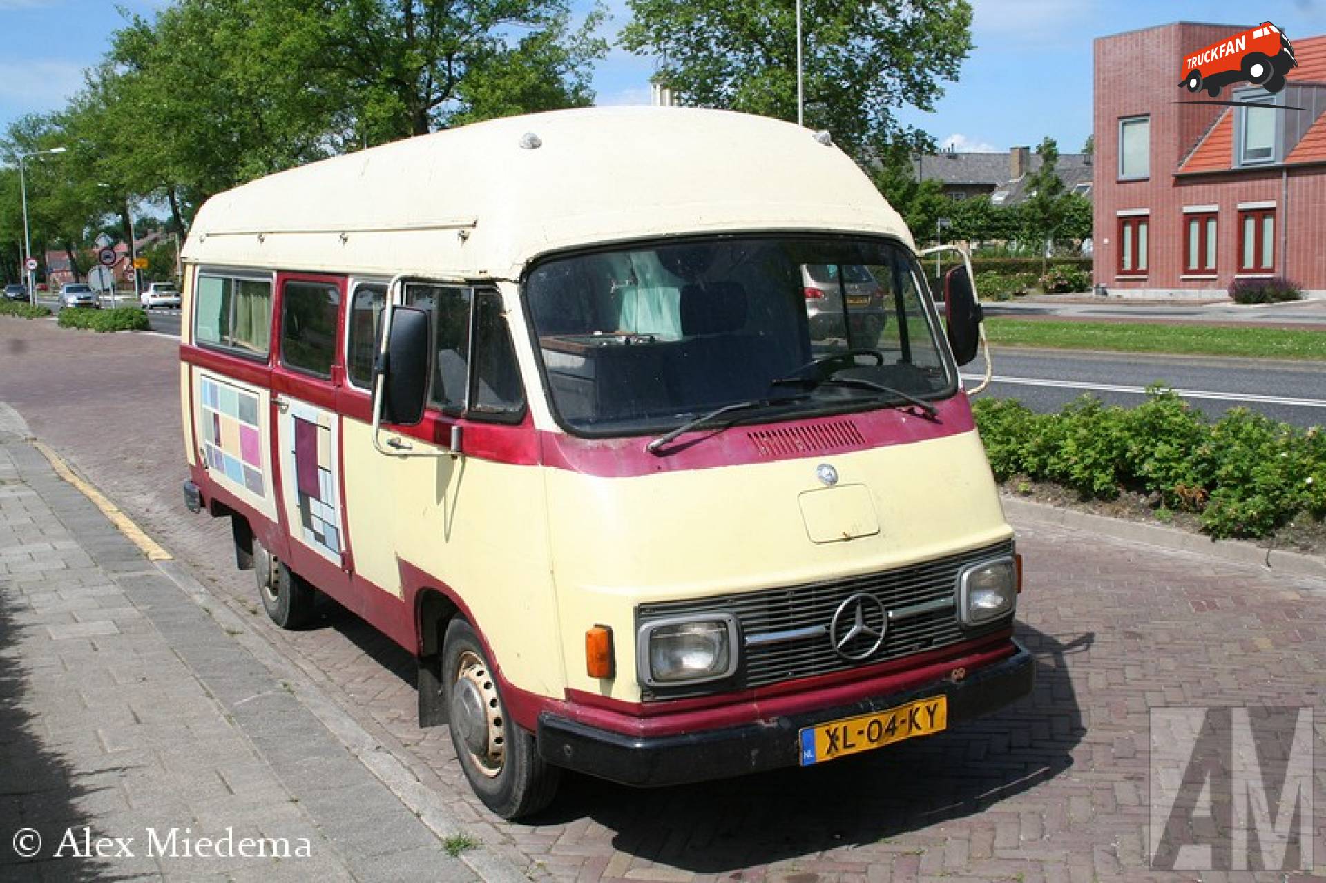 Mercedes-Benz L306