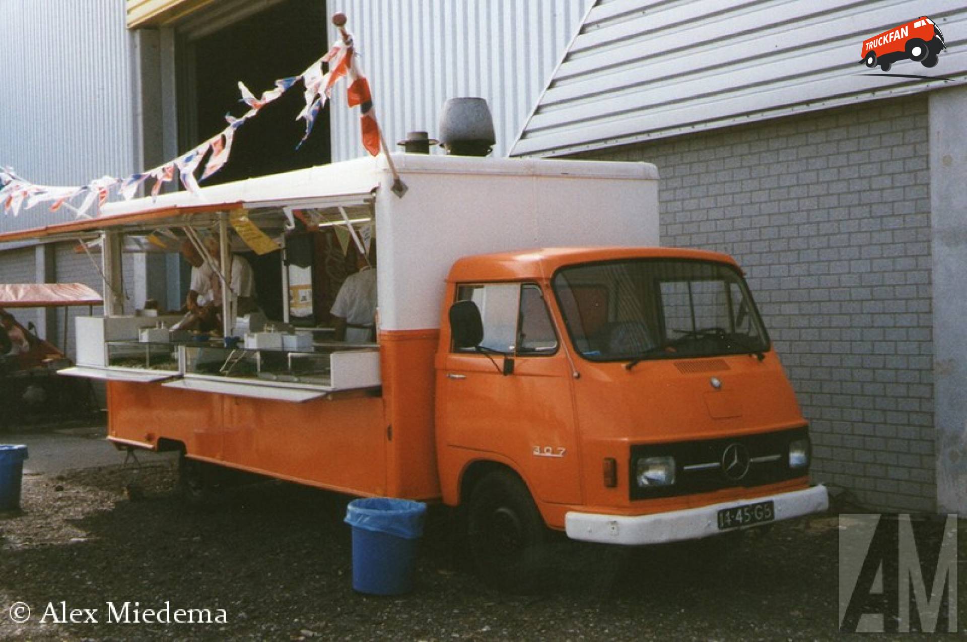 Mercedes-Benz L307
