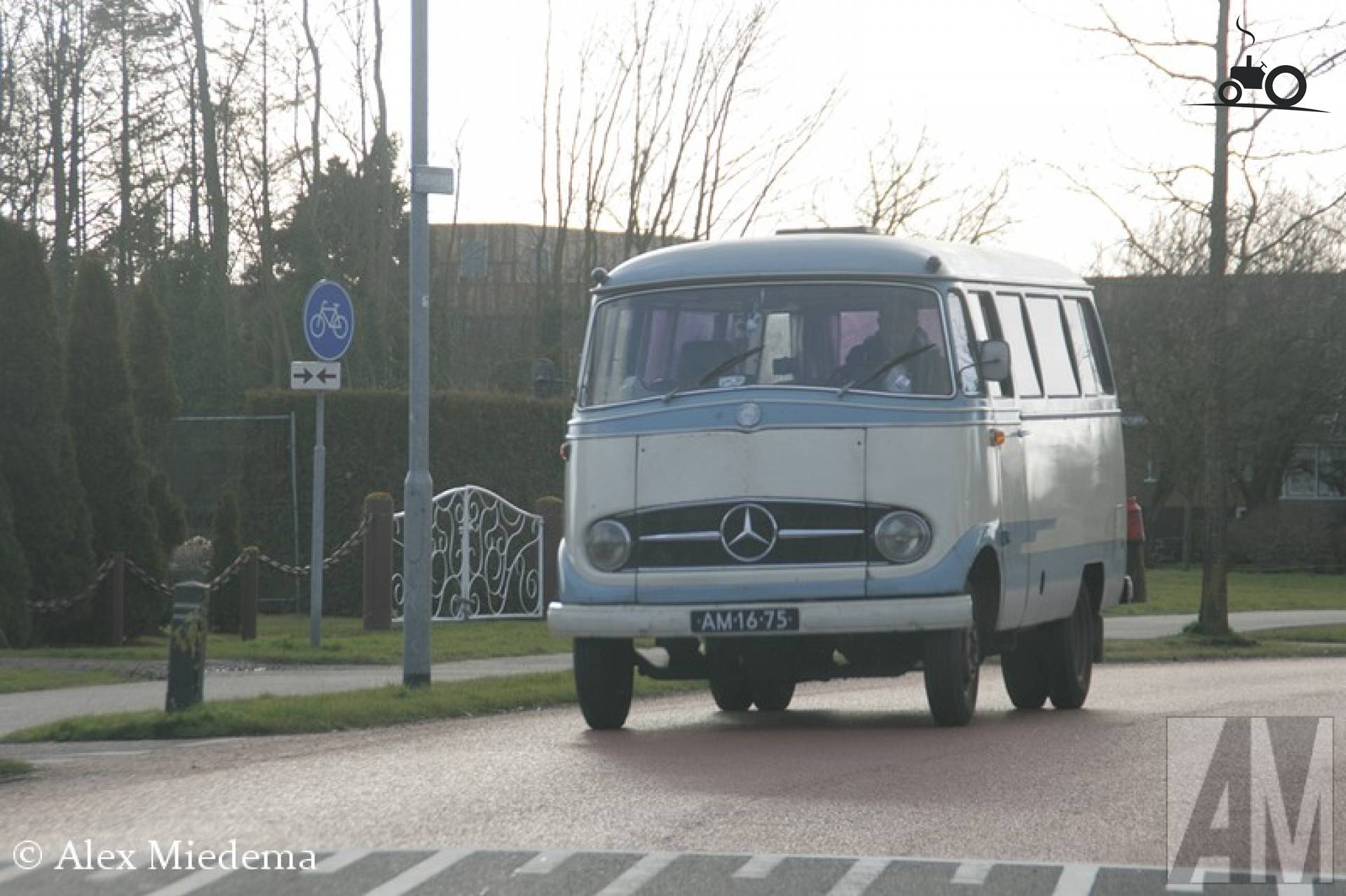 Mercedes-Benz O319