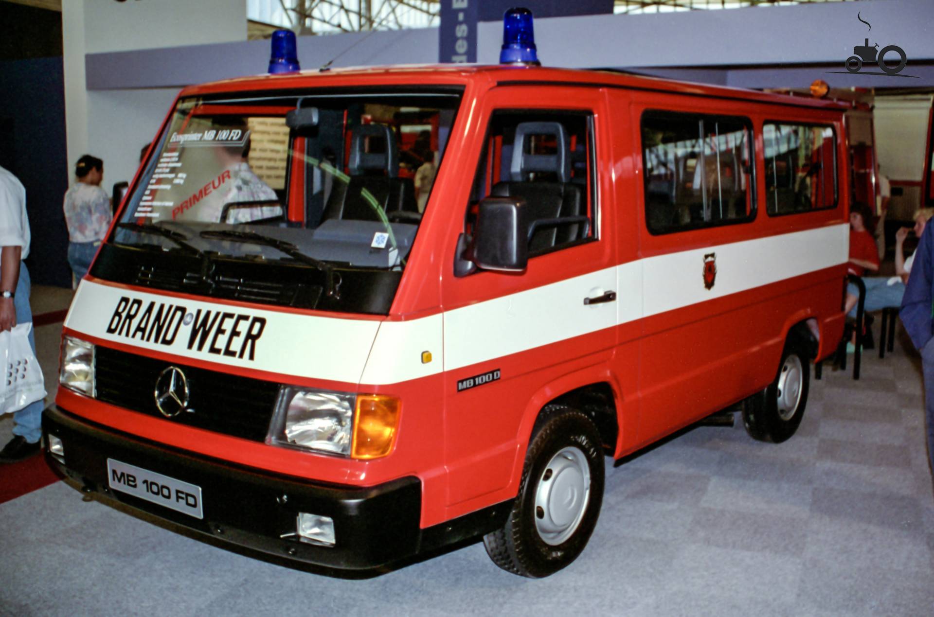 Mercedes-Benz MB100