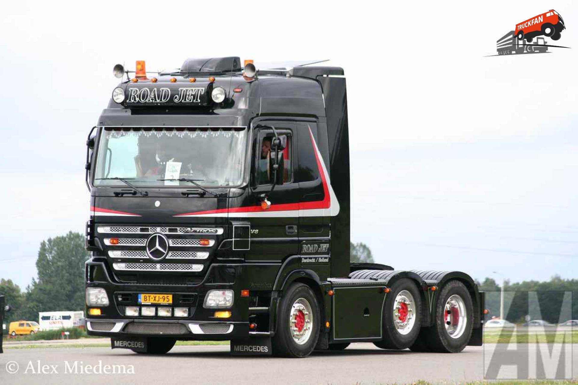 Foto Mercedes Benz Actros Mp2 Van Road Jet International Transport