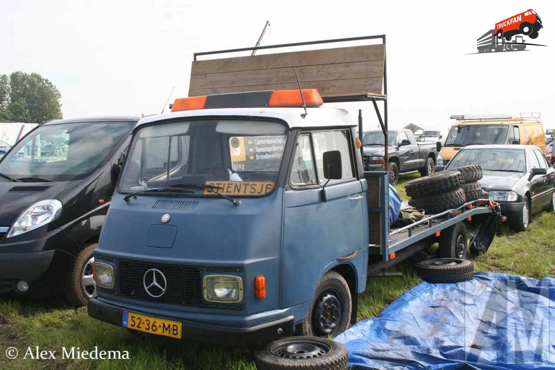 Mercedes-Benz L306