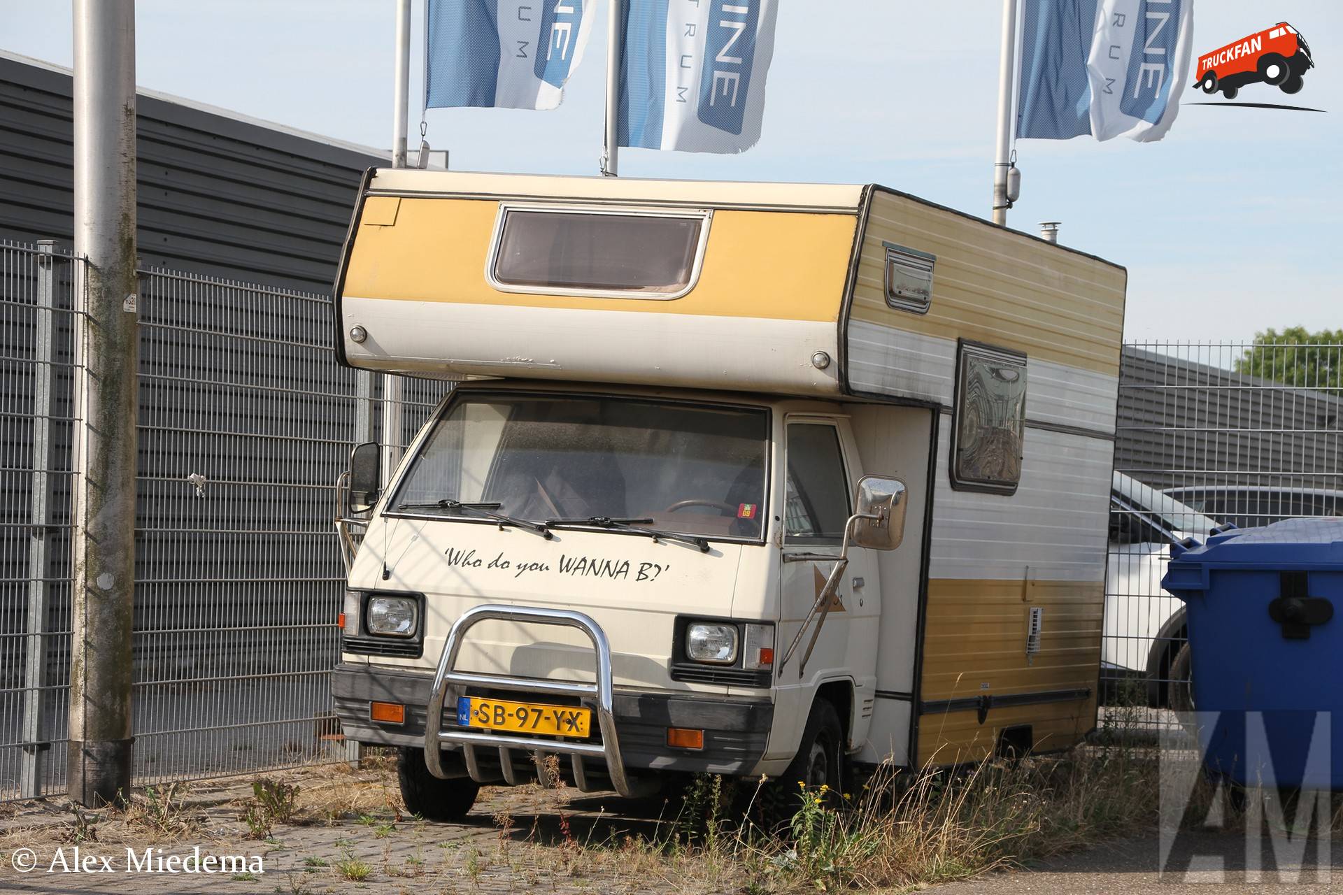 Mitsubishi L300